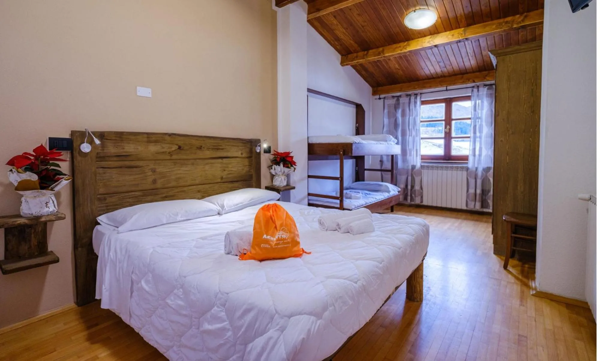Bed in Chalet Le Alpi - Azzurro Club