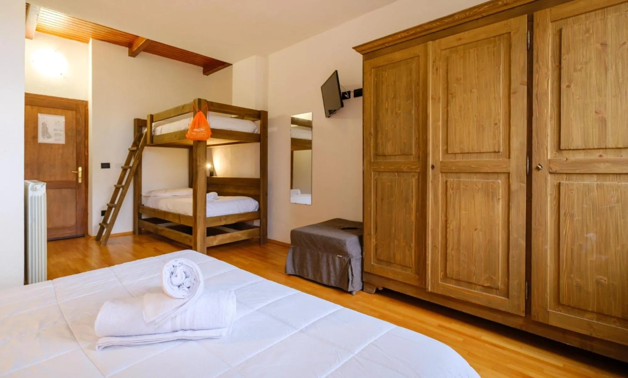 Bed in Chalet Le Alpi - Azzurro Club
