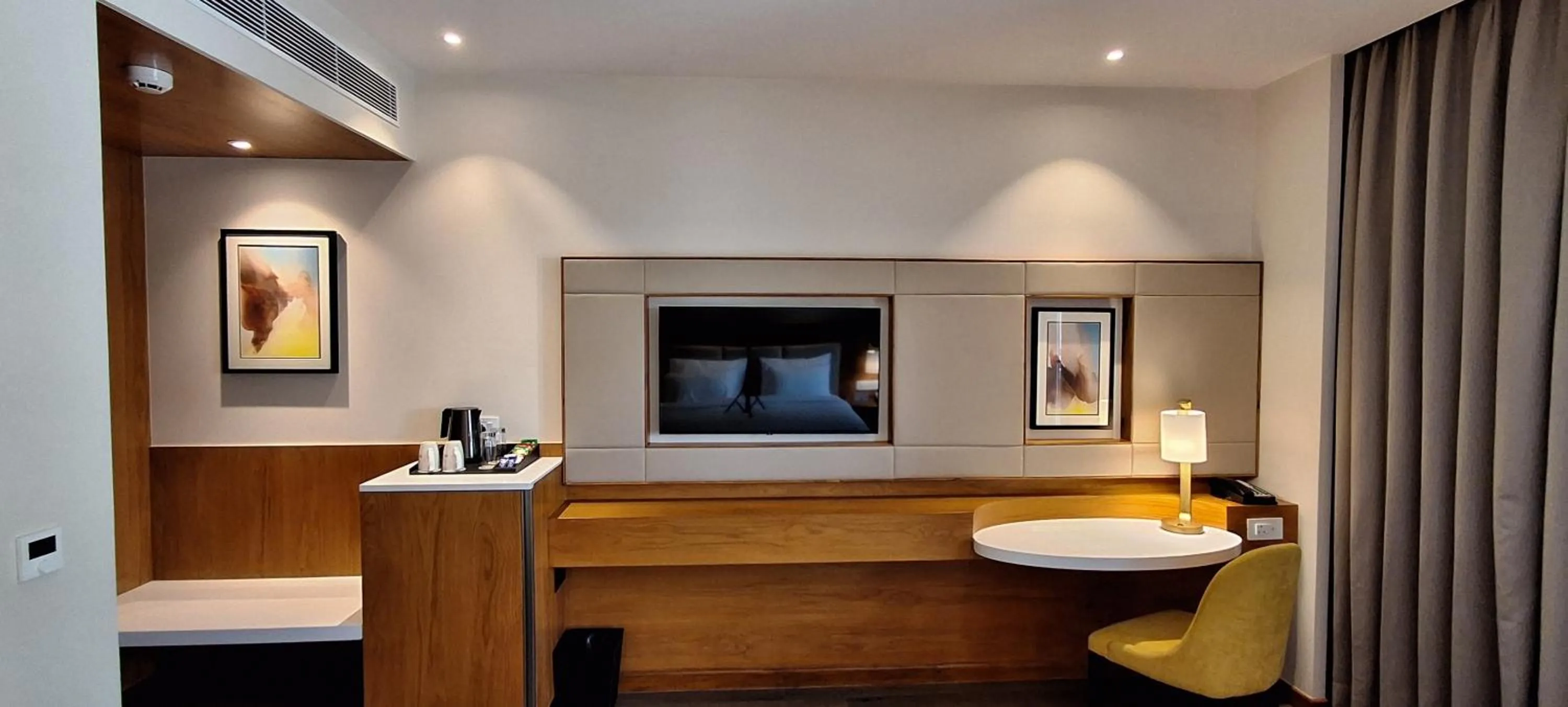 TV and multimedia in Charmwood Hotel