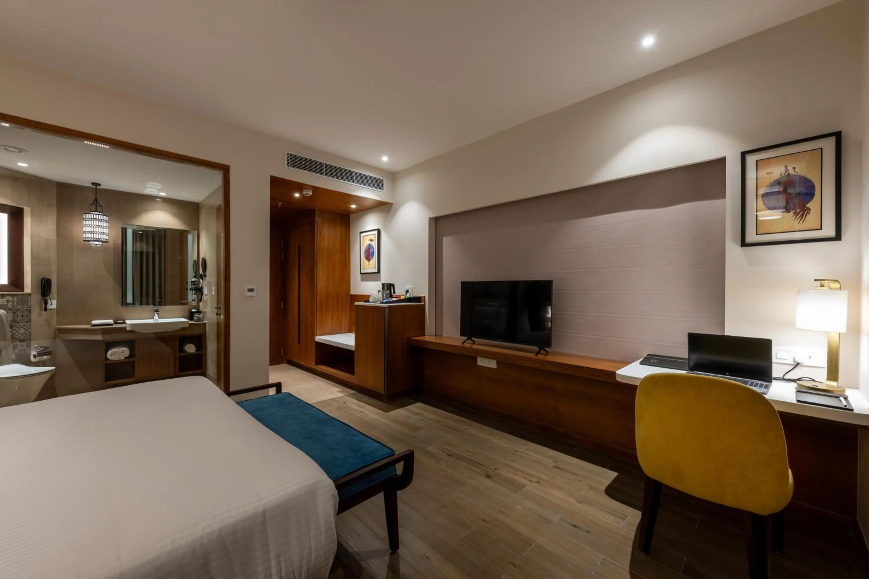 Bedroom, Bed in Charmwood Hotel