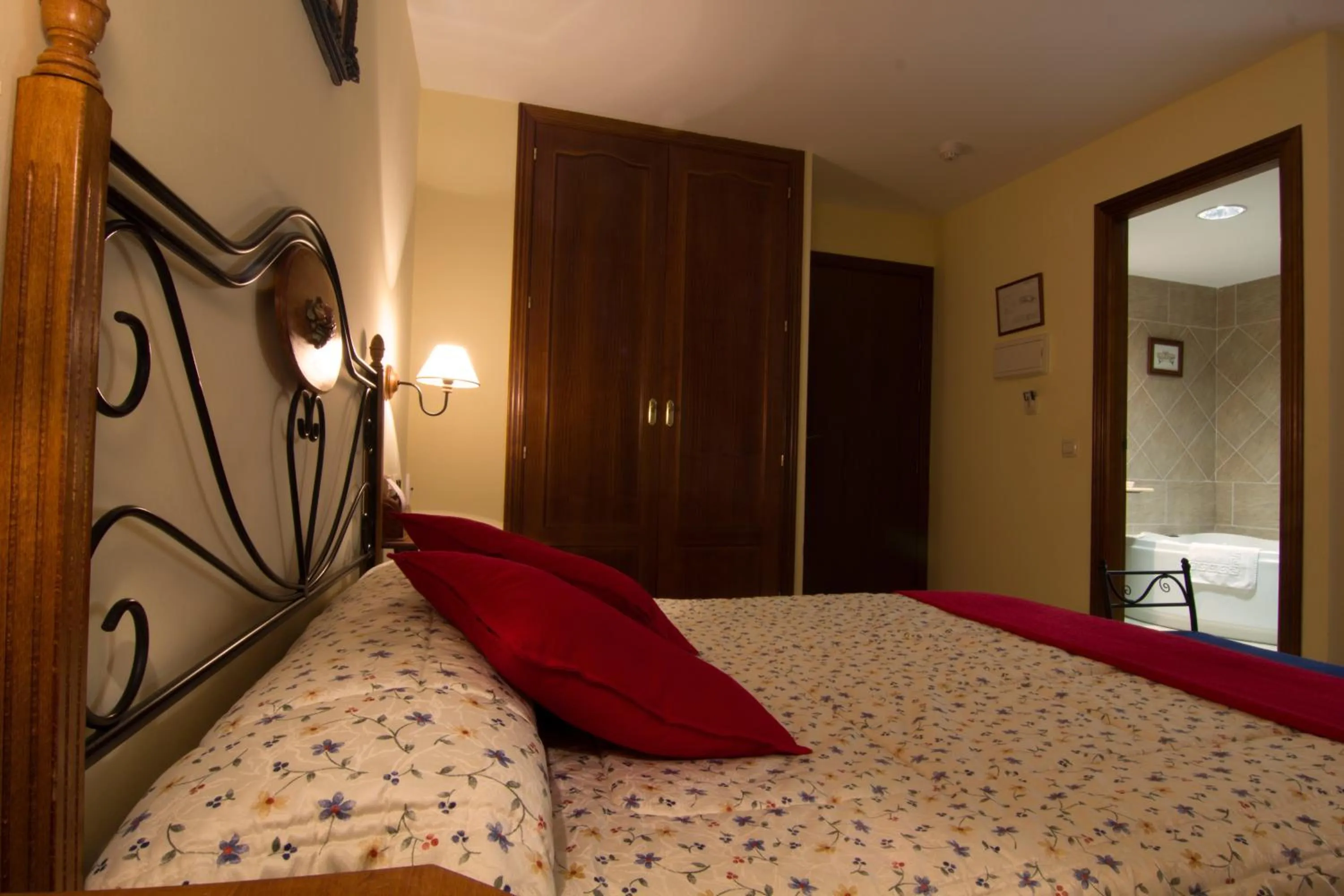 Bedroom, Bed in Hotel Mayno