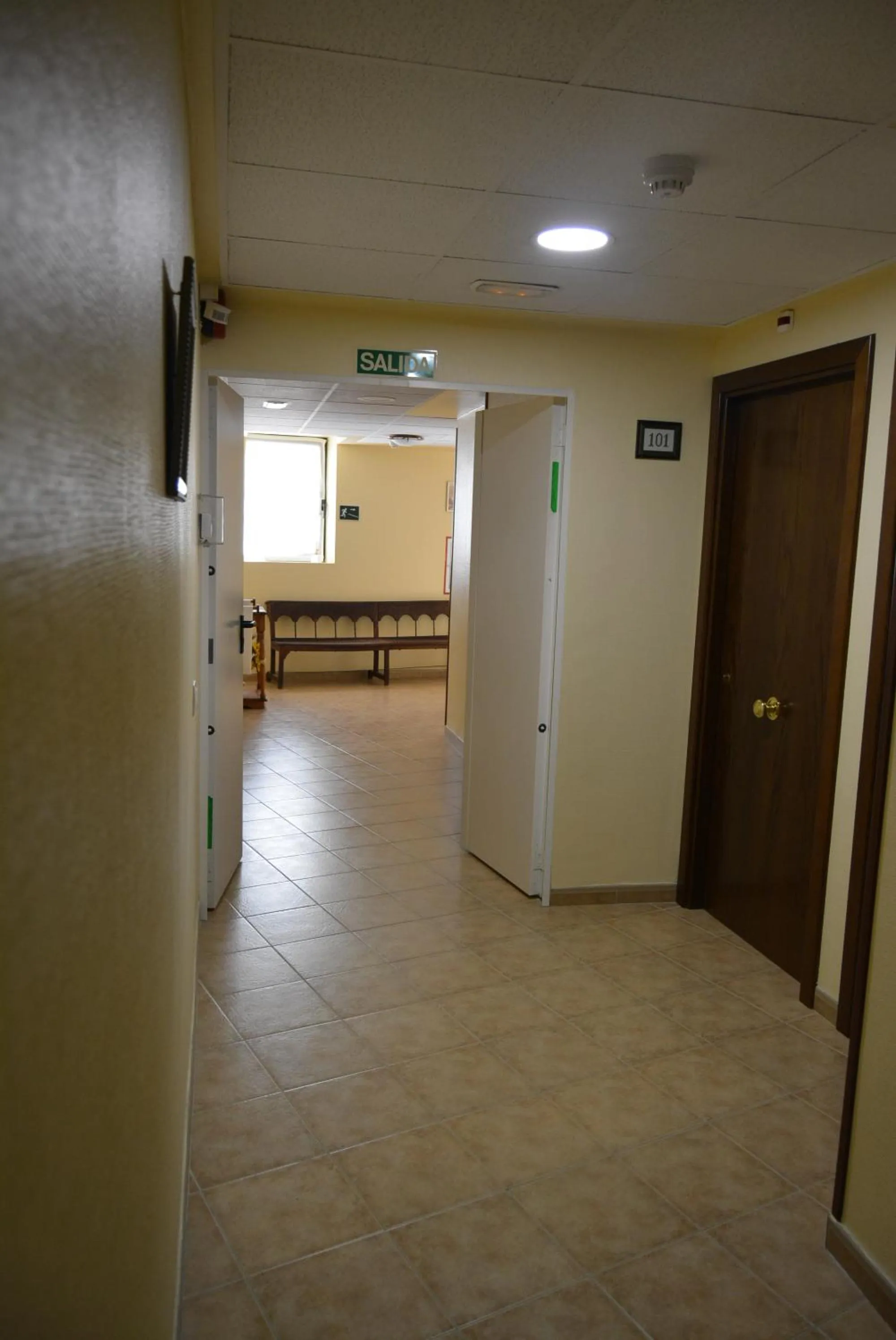 Property building in Hotel Mayno