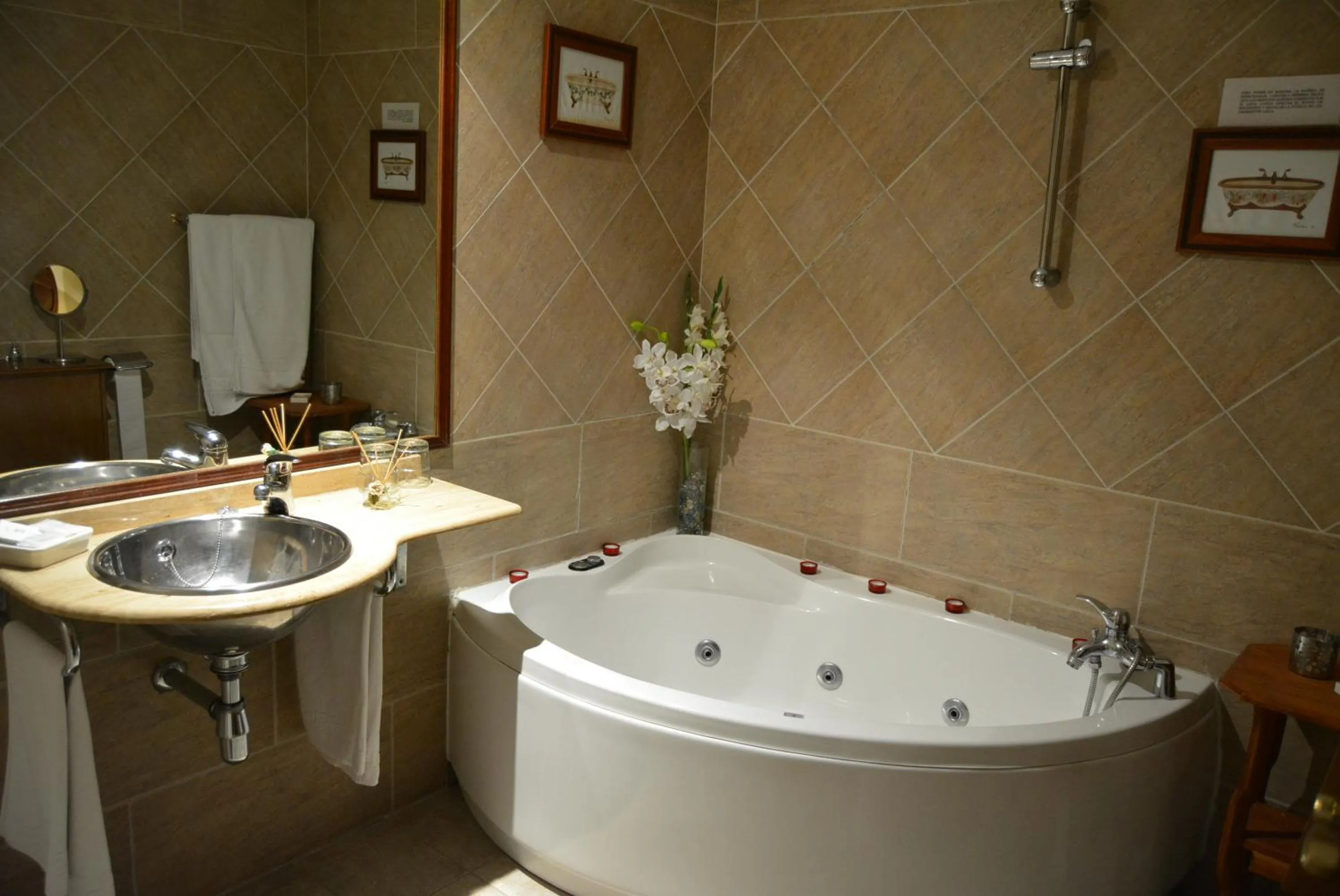 Bathroom in Hotel Mayno