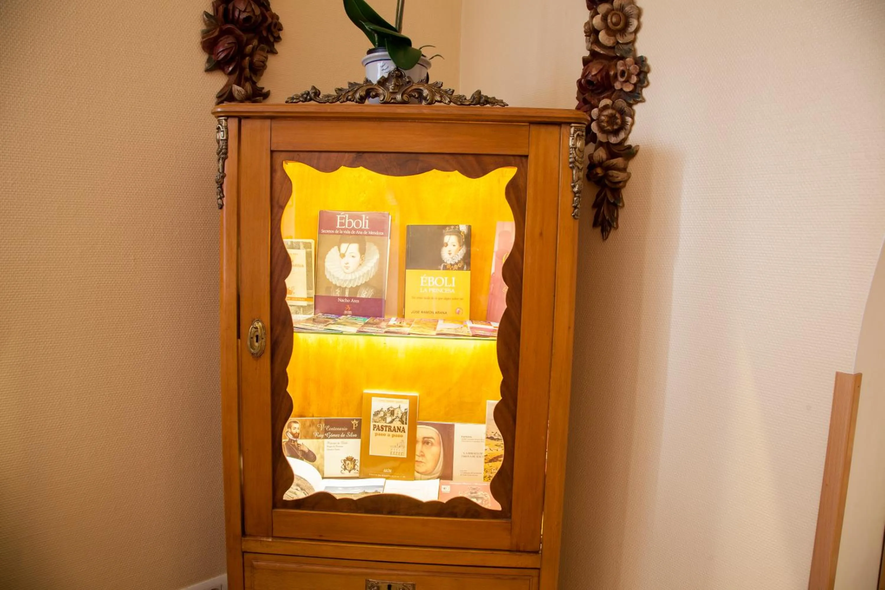 On-site shops in Hotel Mayno