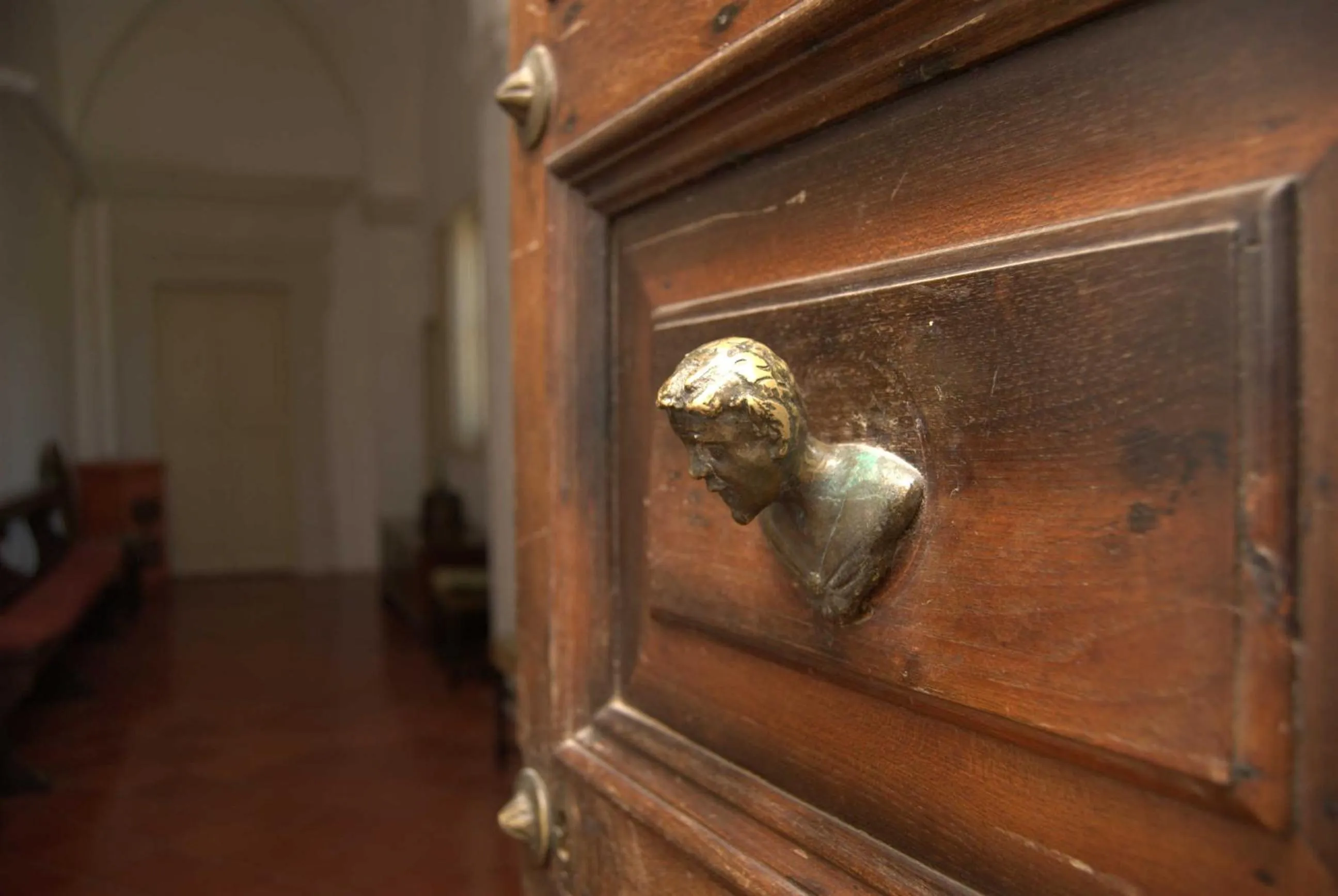 Decorative detail in Castello di Casamassella - Marea Stays Collection