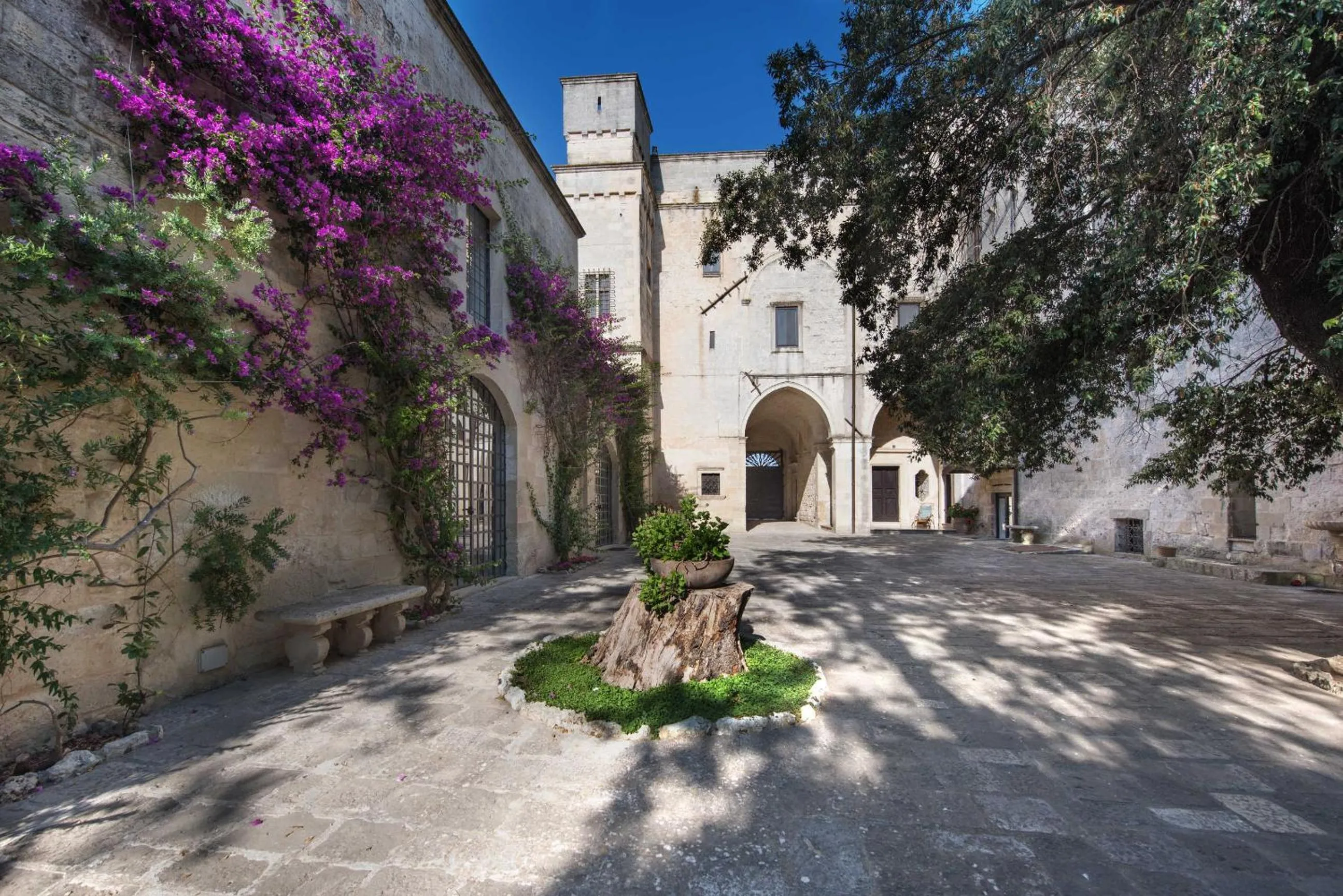 Area and facilities in Castello di Casamassella - Marea Stays Collection