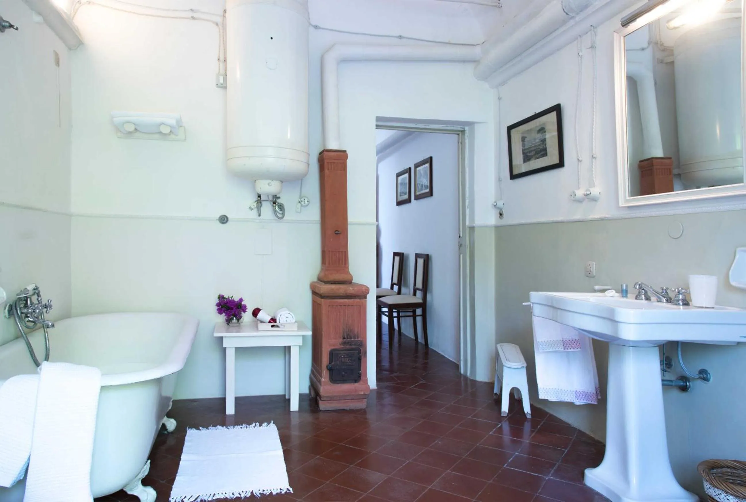 Bathroom in Castello di Casamassella - Marea Stays Collection