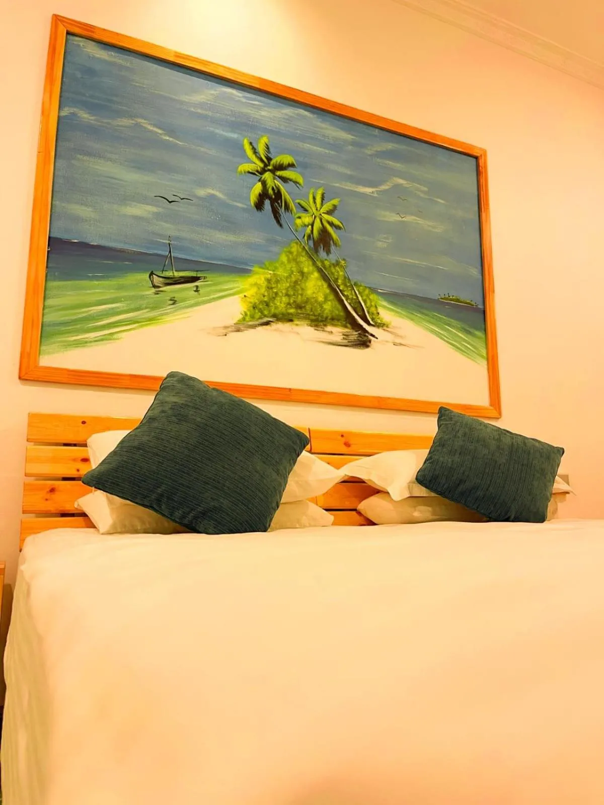 Property building, Bed in Bahaaru Villa Surf and Stay