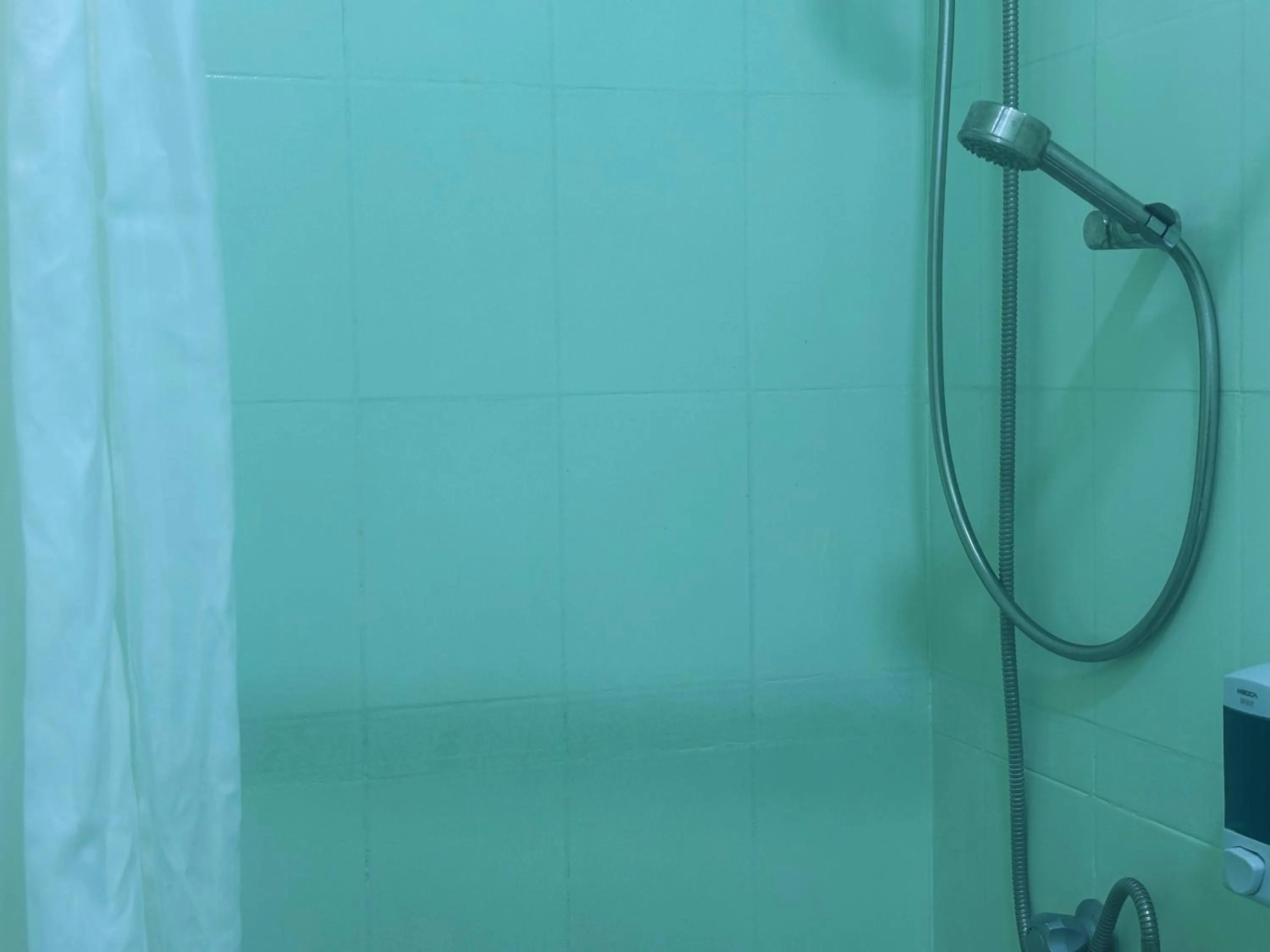 Shower in Bahaaru Villa Surf and Stay