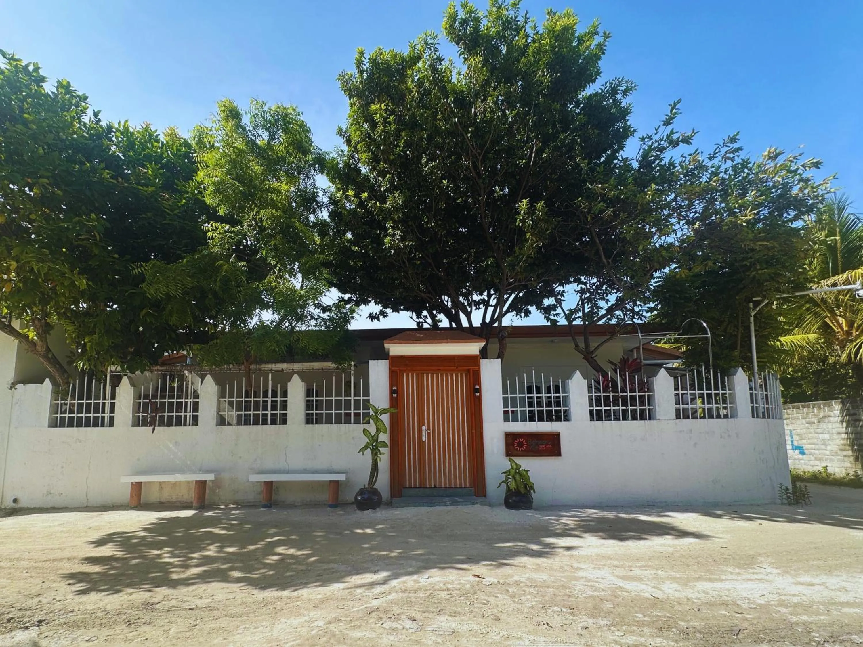 Property building in Bahaaru Villa Surf and Stay
