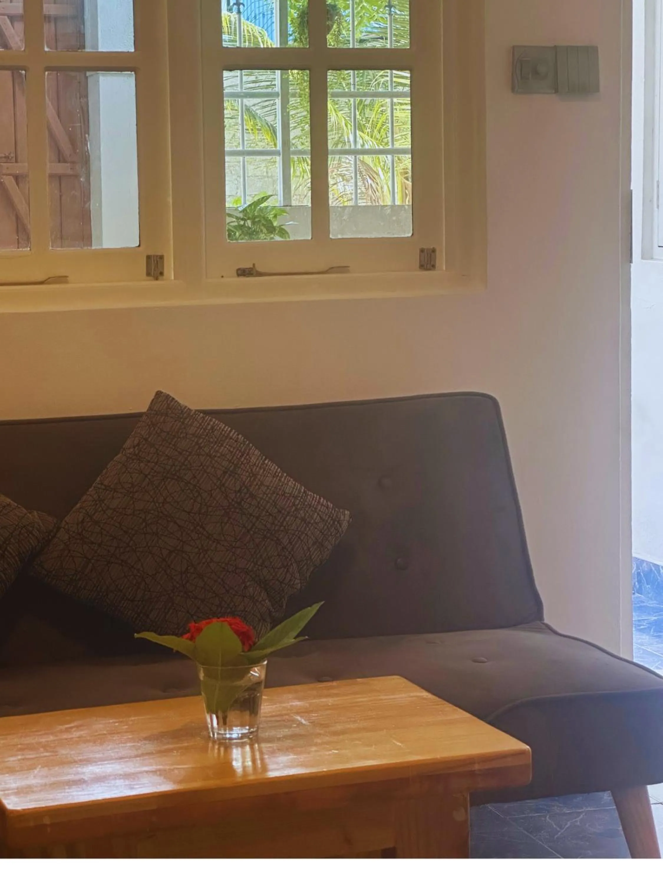 Living room in Bahaaru Villa Surf and Stay