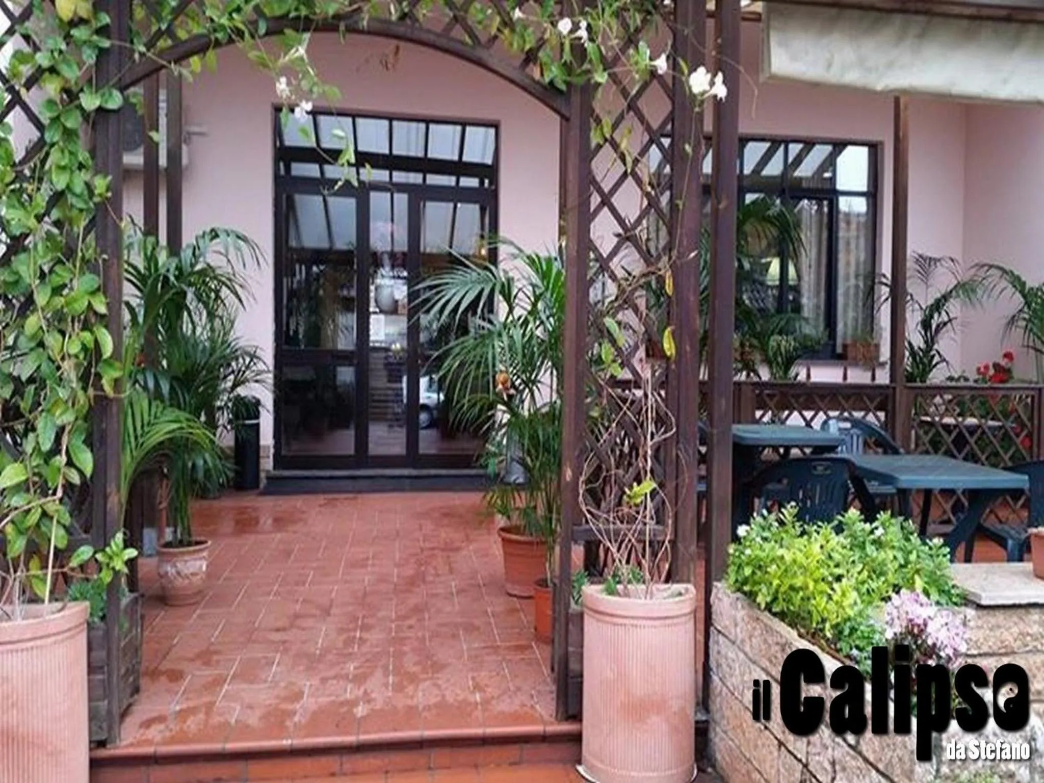 Facade/entrance in Hotel Ristorante Il Calipso by Mago