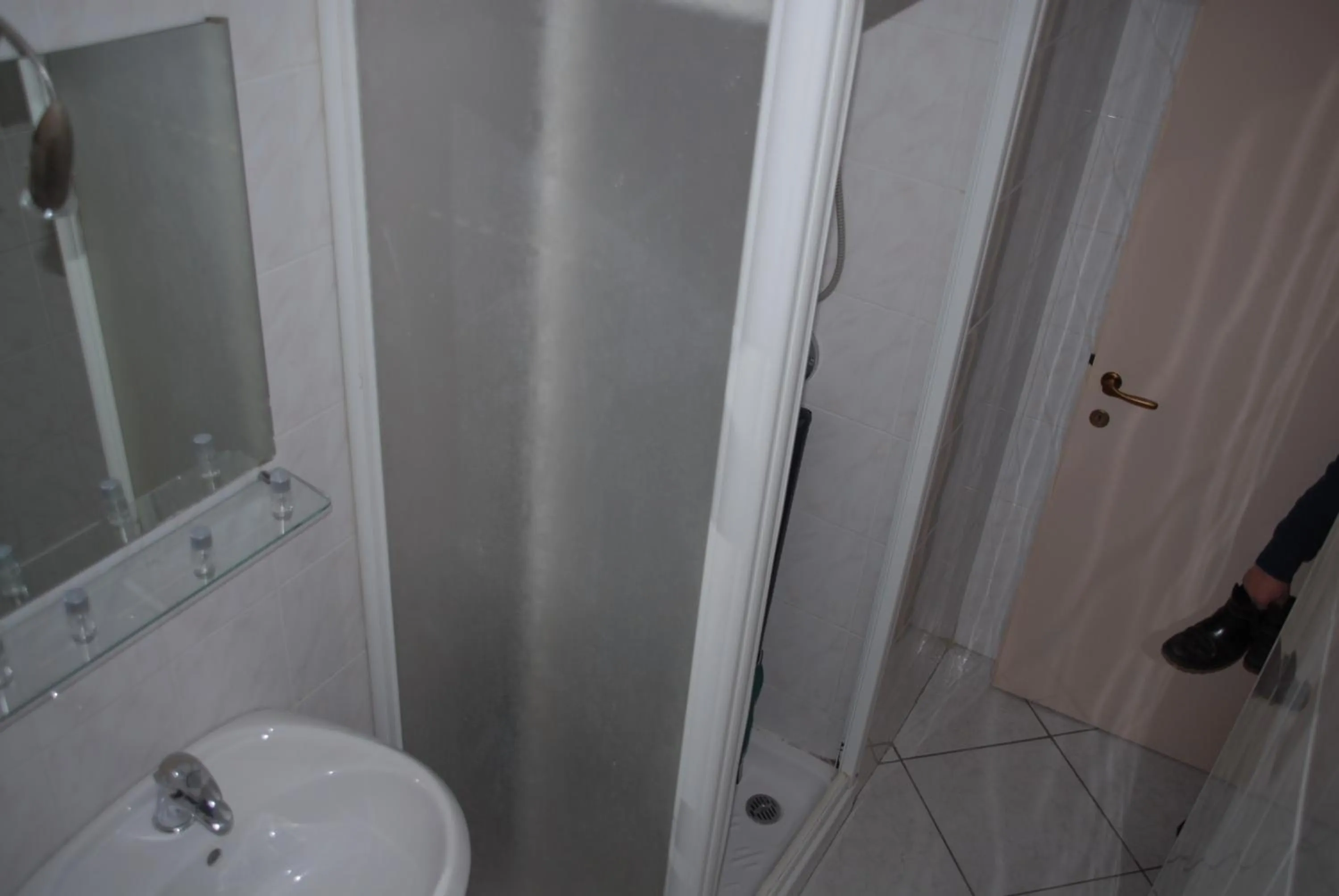 Shower in Hotel Ristorante Il Calipso by Mago