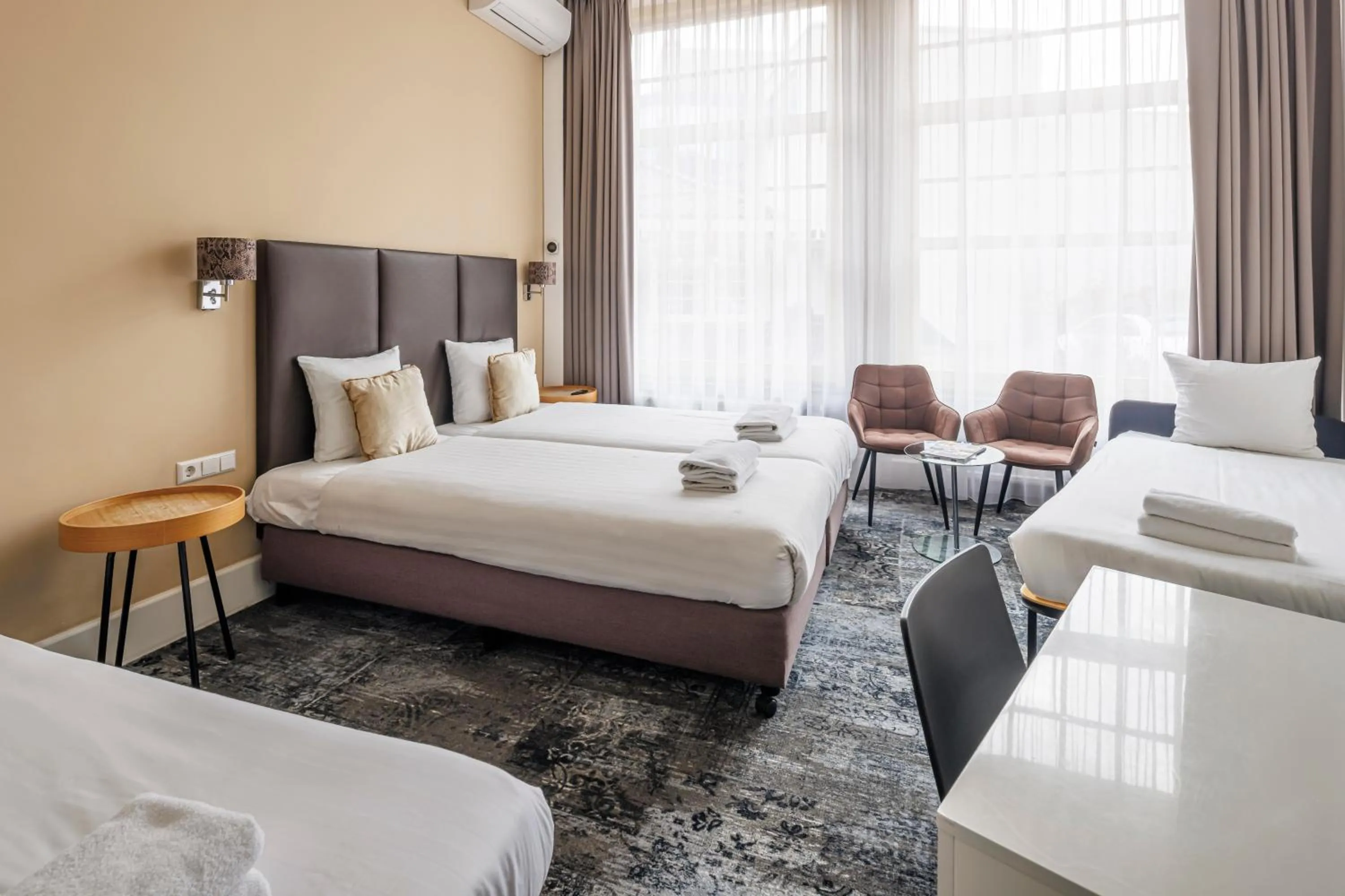 Bed in College Hotel Alkmaar