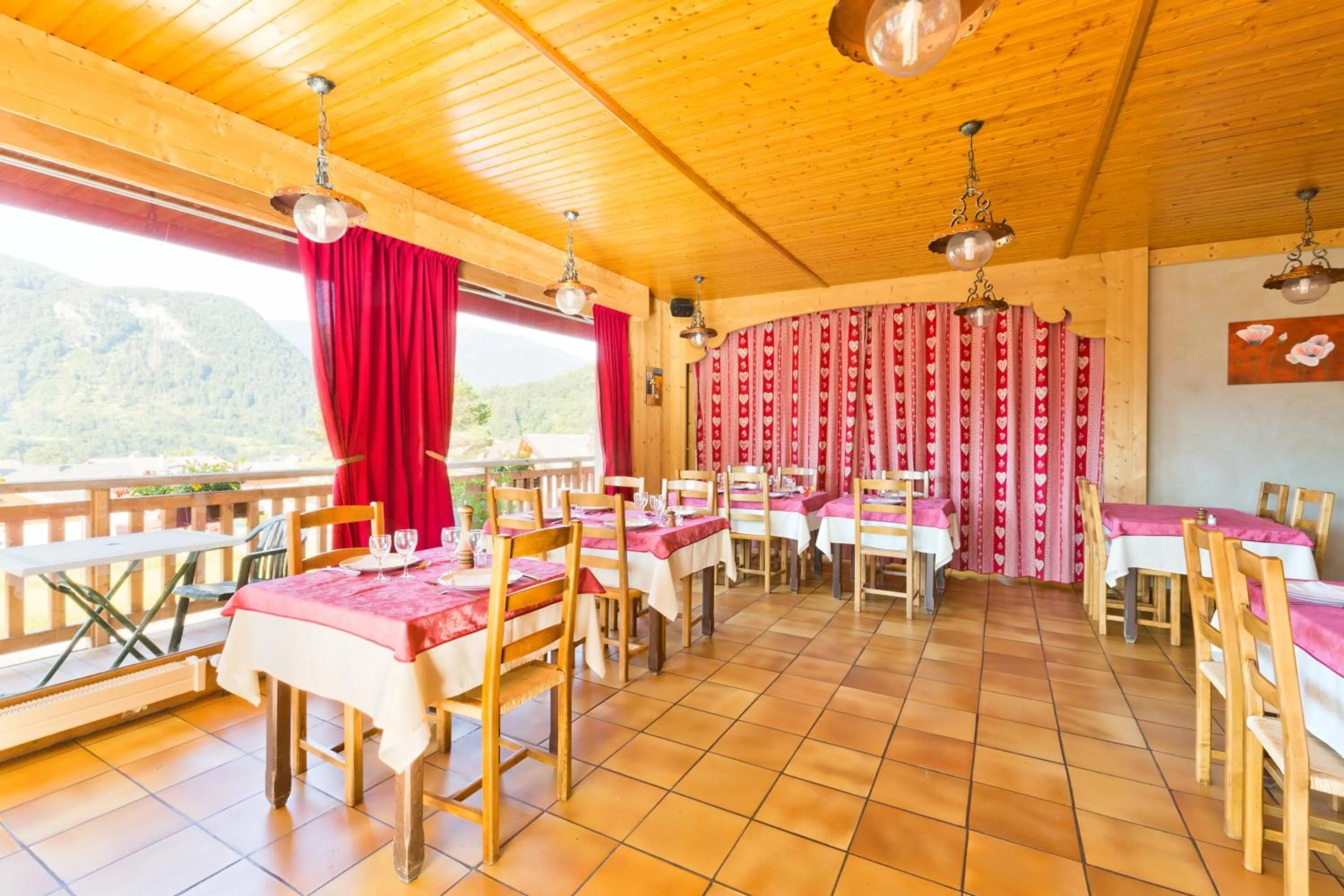 Restaurant/places to eat in Accueil Savoyard