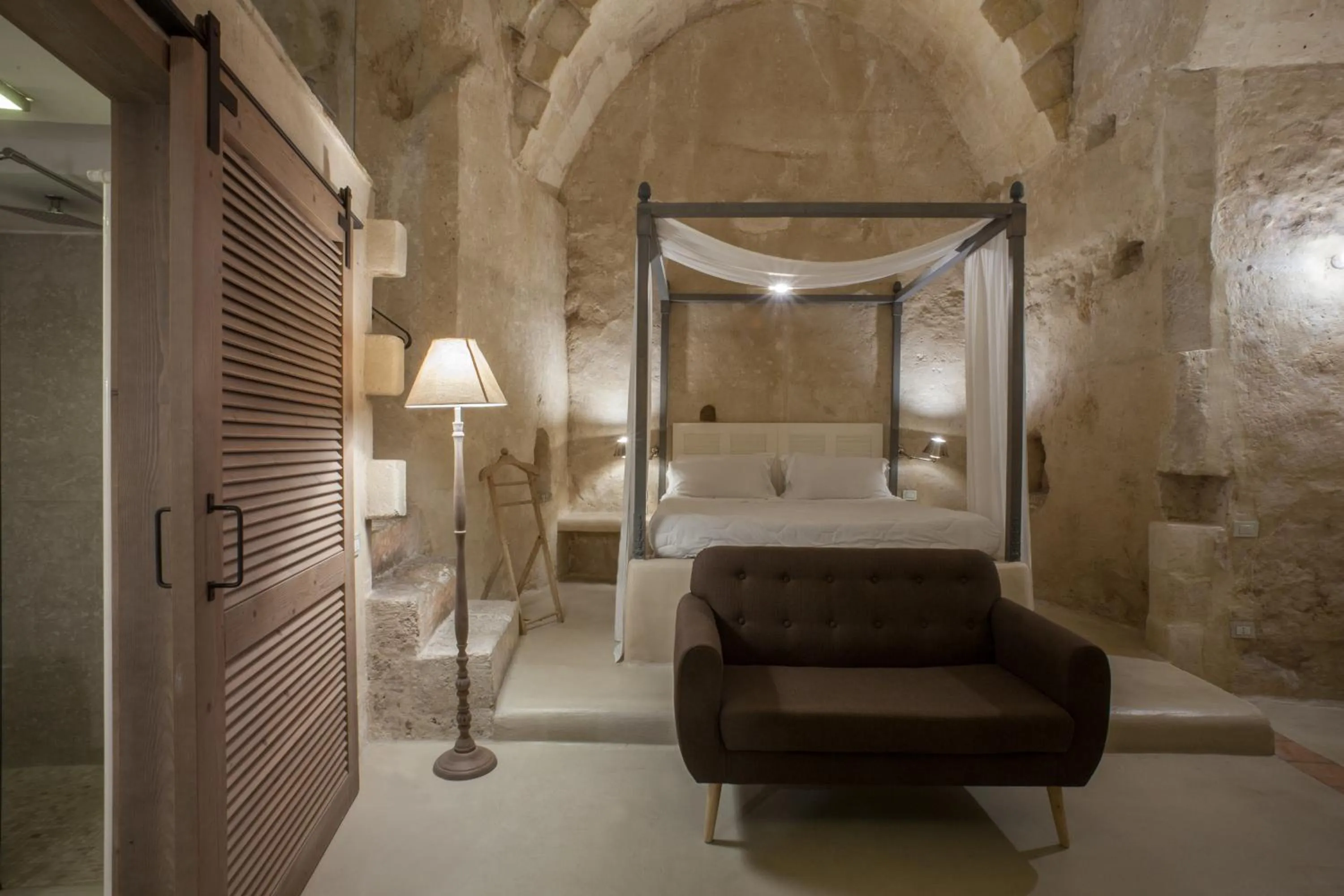 Photo of the whole room, Bed in L'Hotel In Pietra