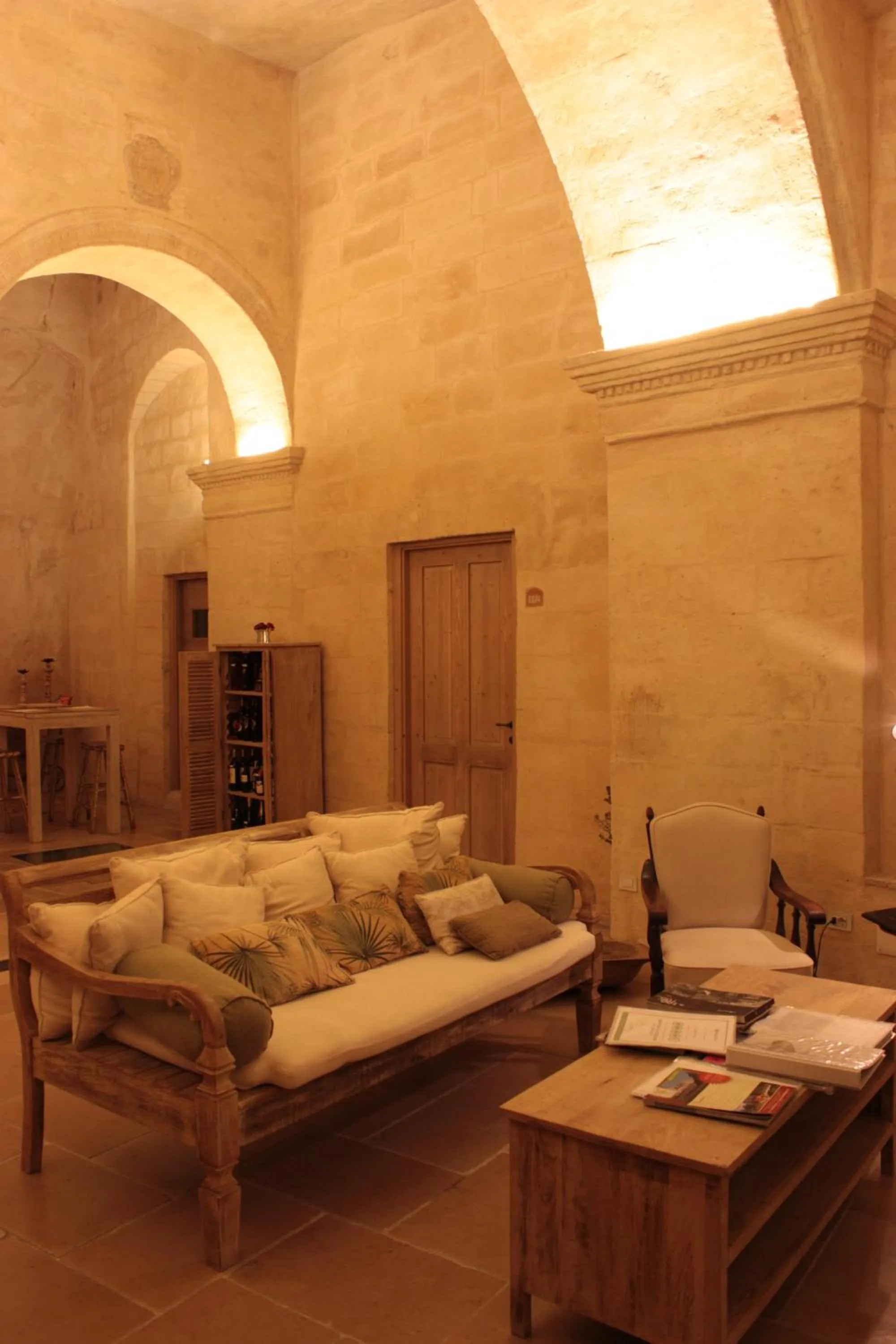 Communal lounge/ TV room in L'Hotel In Pietra