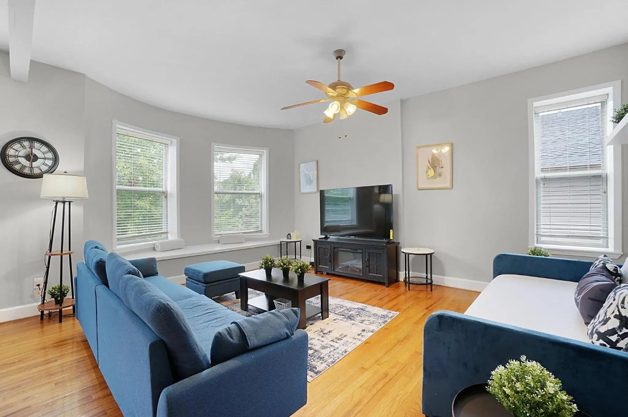 Spacious 3-Bedroom with King Bed & Prime Location Spacious 3-Bedroom with King Bed & Prime Location