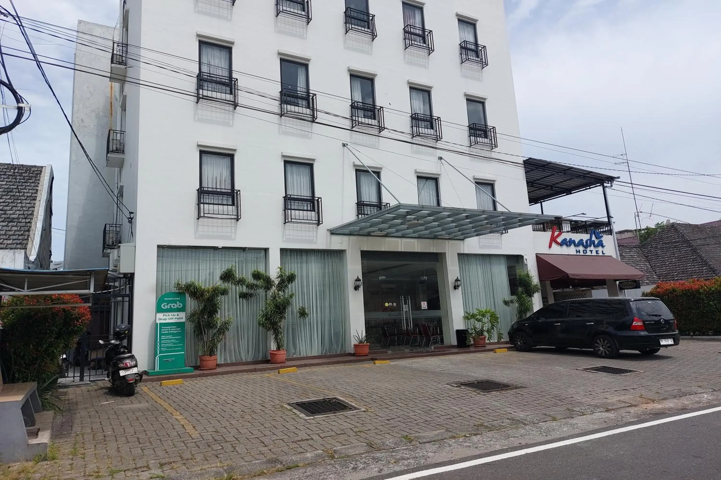 Property building in Kanasha Islami Property building in Kanasha Islami