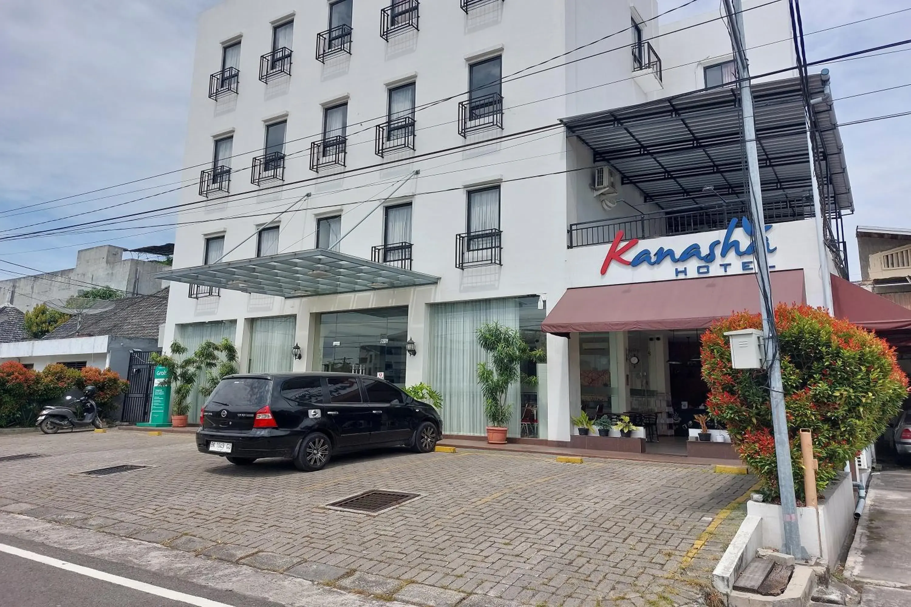 Property building in Kanasha Islami Property building in Kanasha Islami