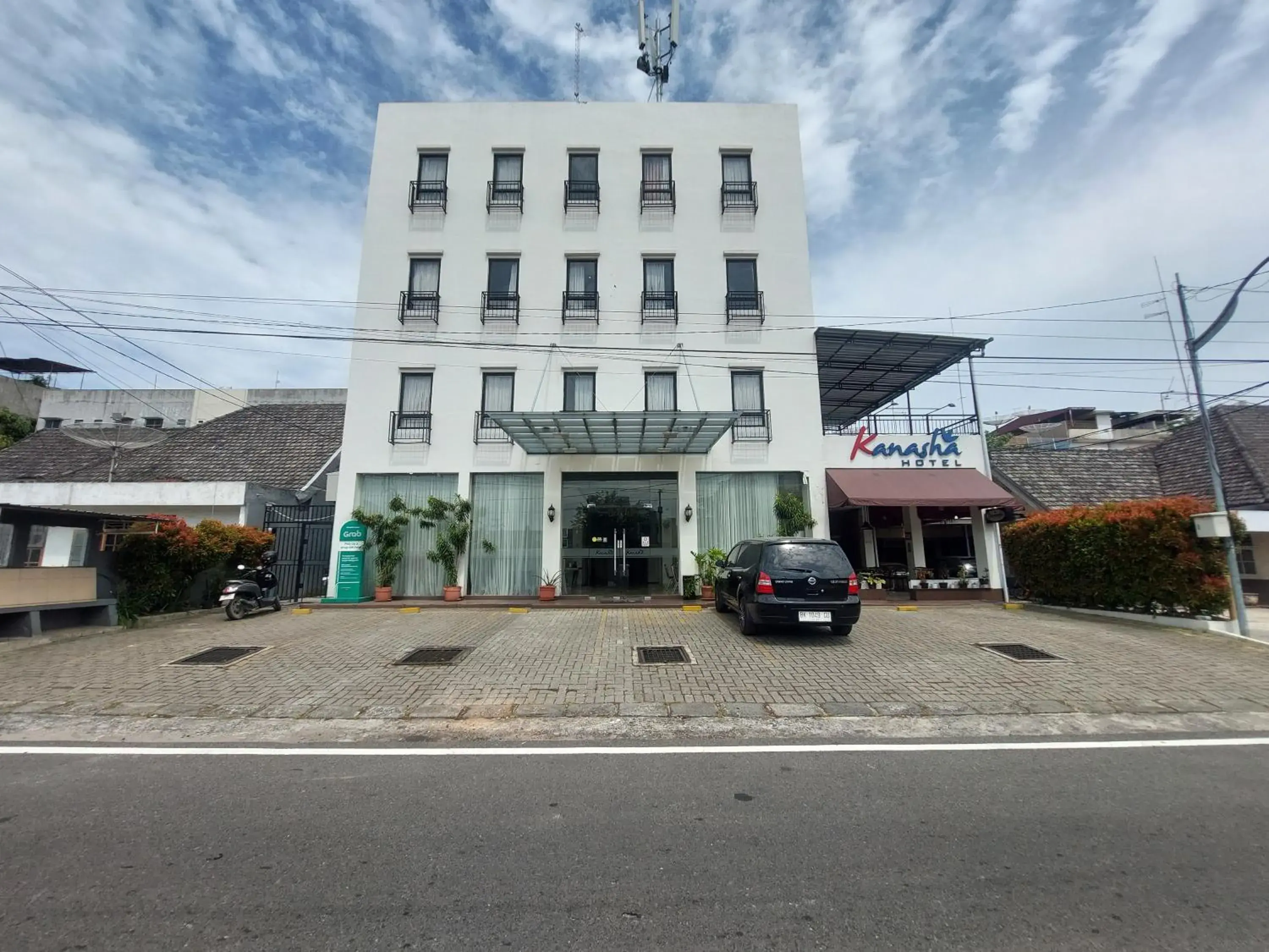 Property building in Kanasha Islami Property building in Kanasha Islami