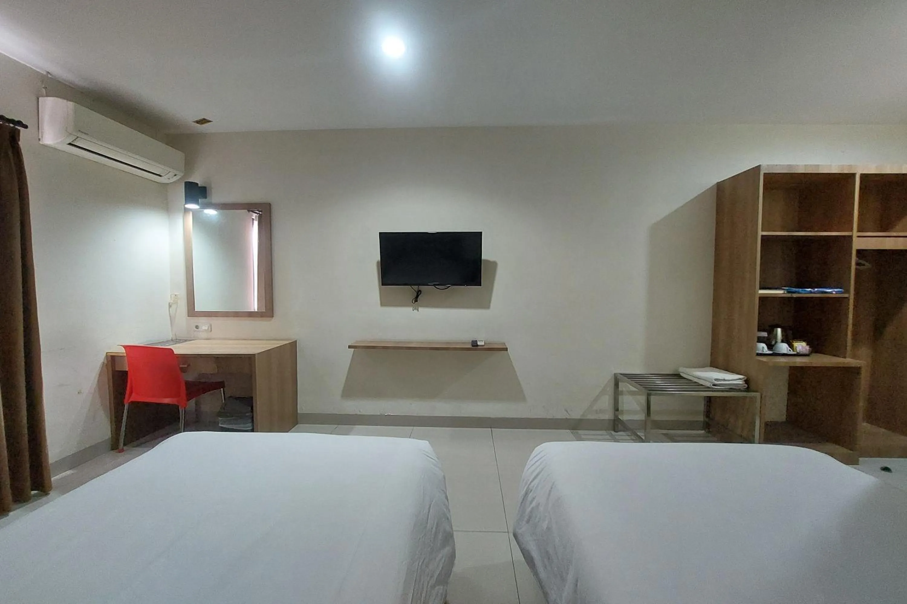 Bedroom, Bed in Kanasha Islami