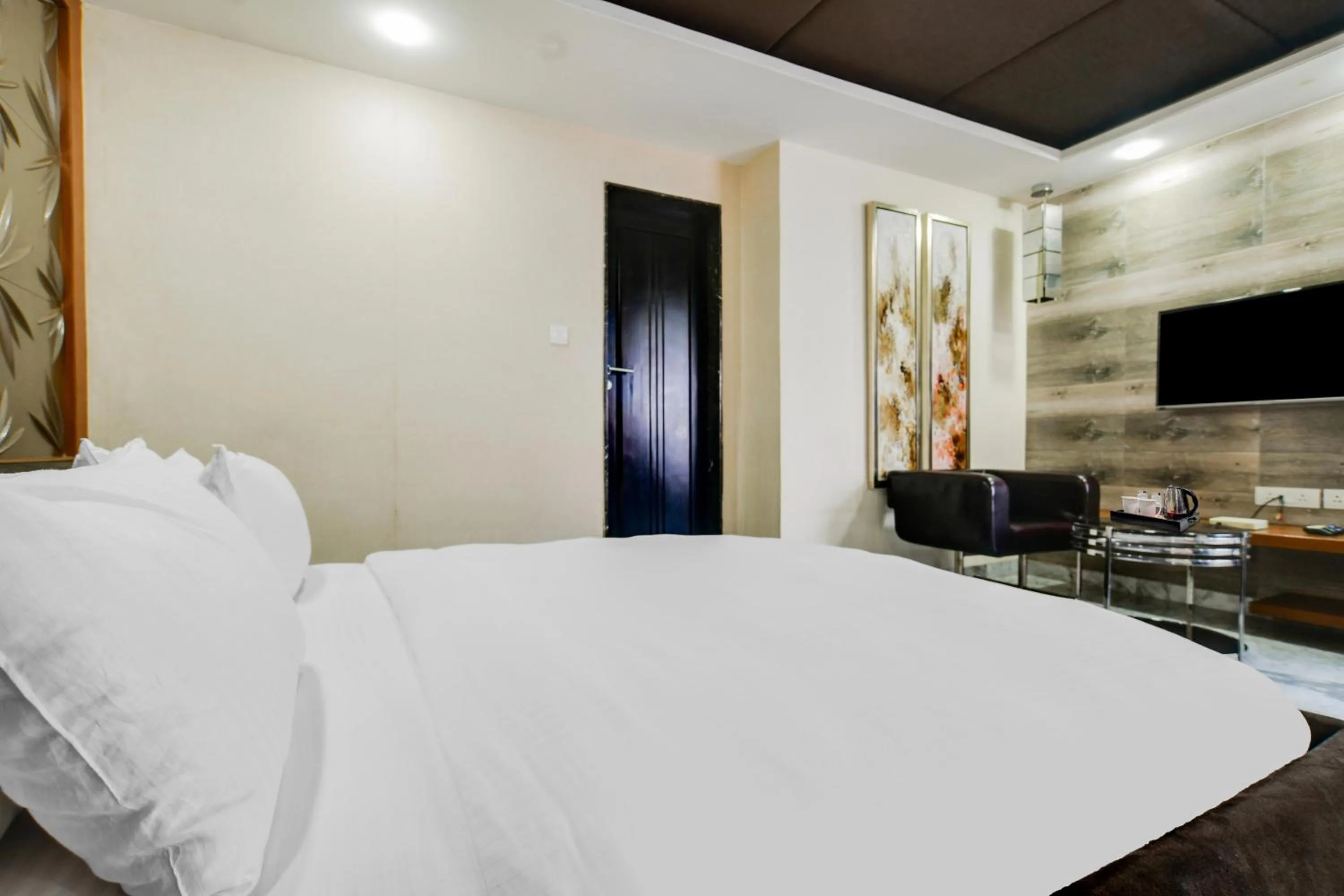 Bedroom, Bed in Palette by CheckIn Chappan Market Indore Formerly Sapphire Star