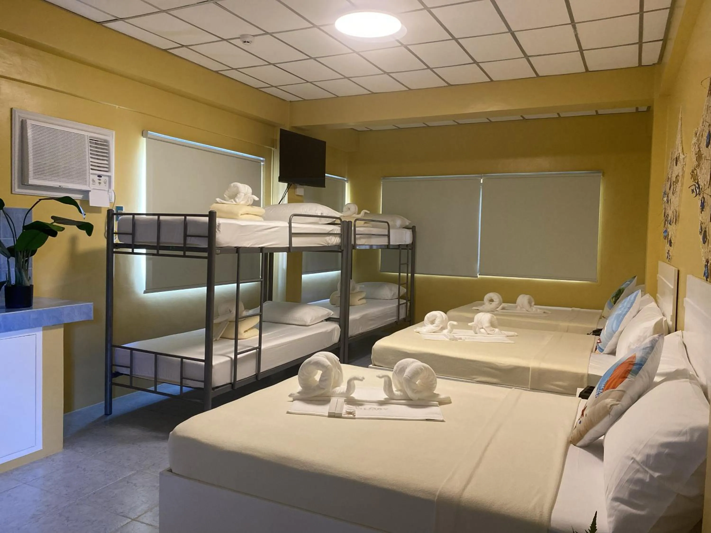 Bed in Glory Inn and Suites Boracay