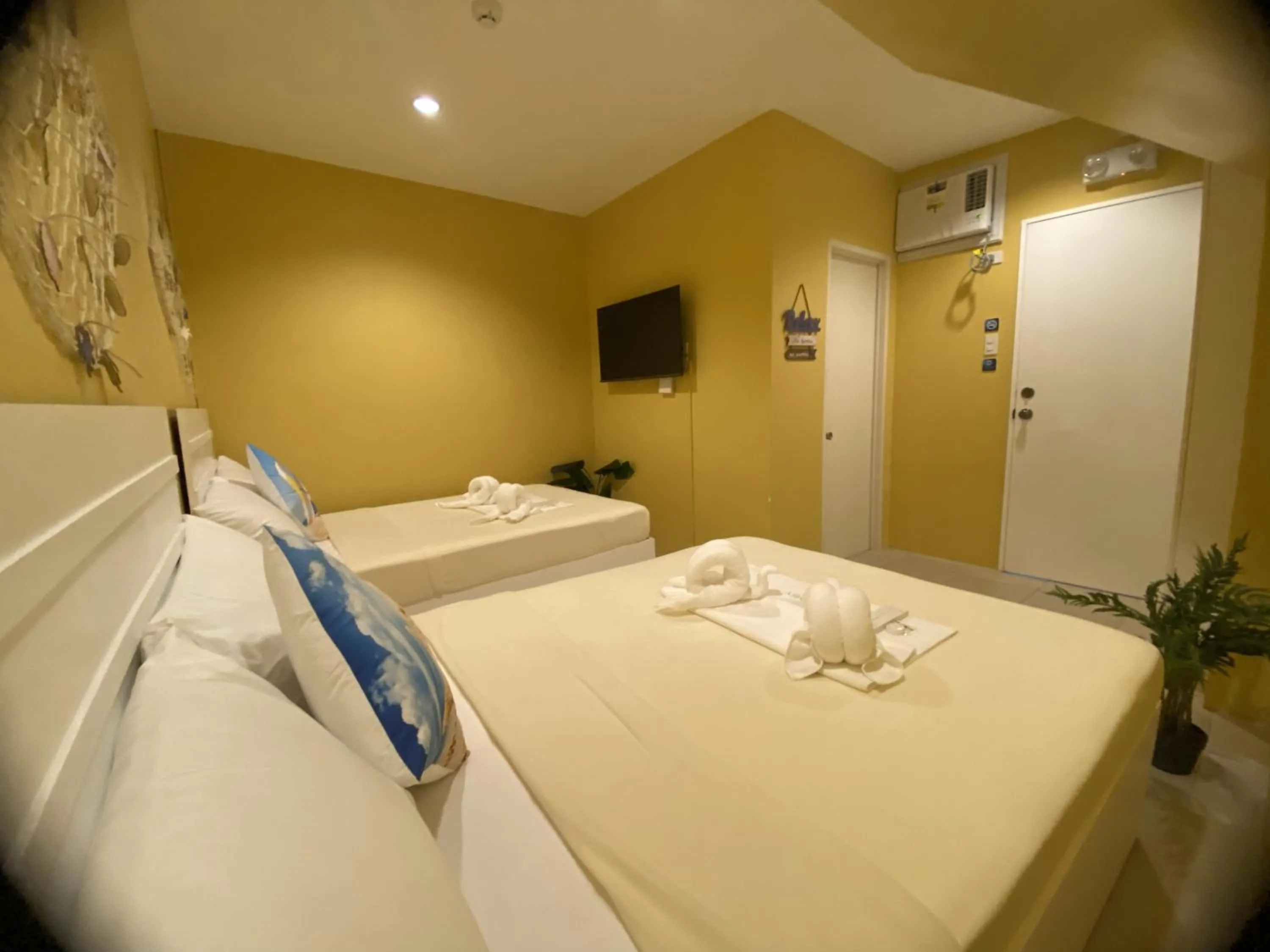 Bed in Glory Inn and Suites Boracay