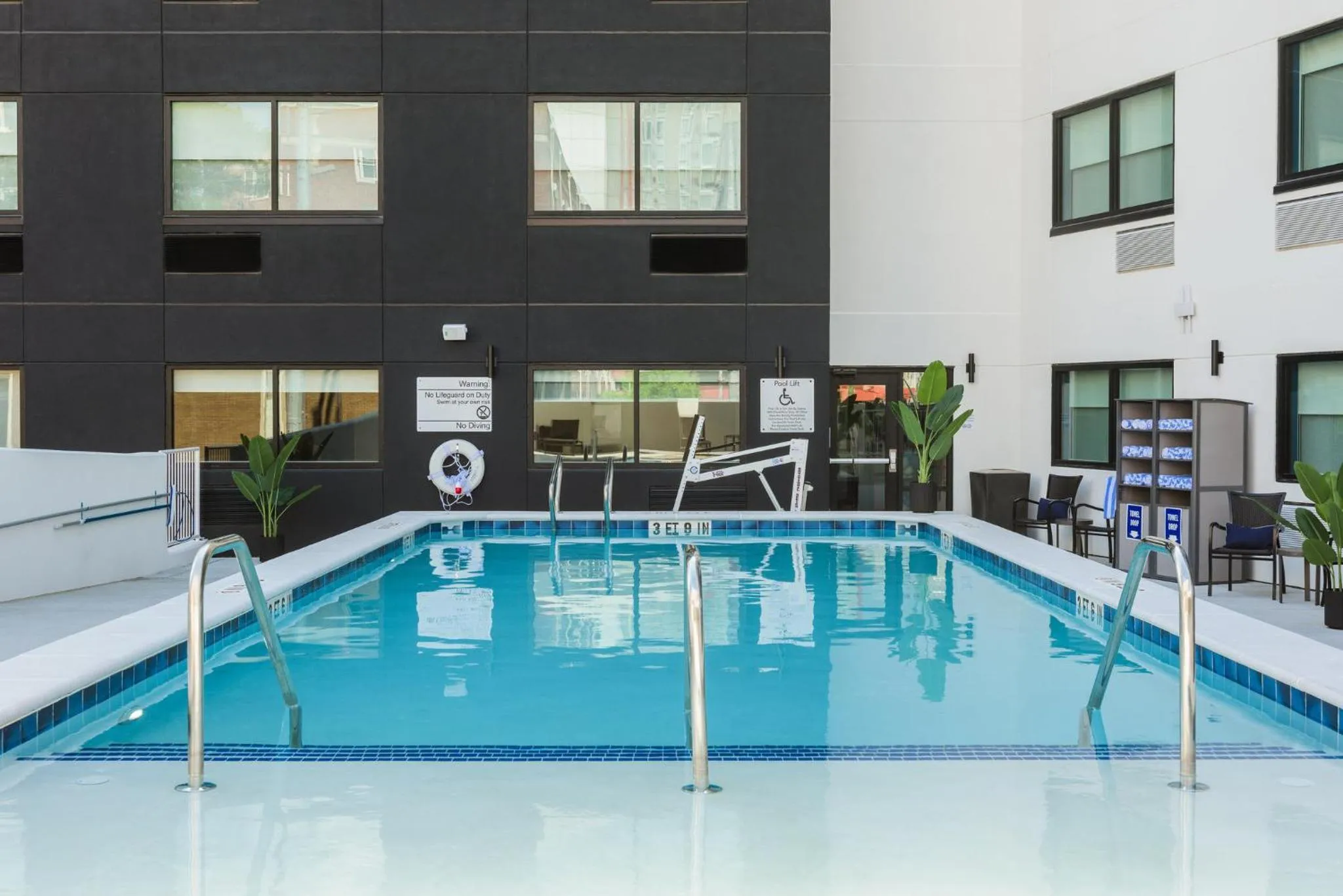 Swimming pool in Holiday Inn Express & Suites Nashville West End - Univ Area by IHG