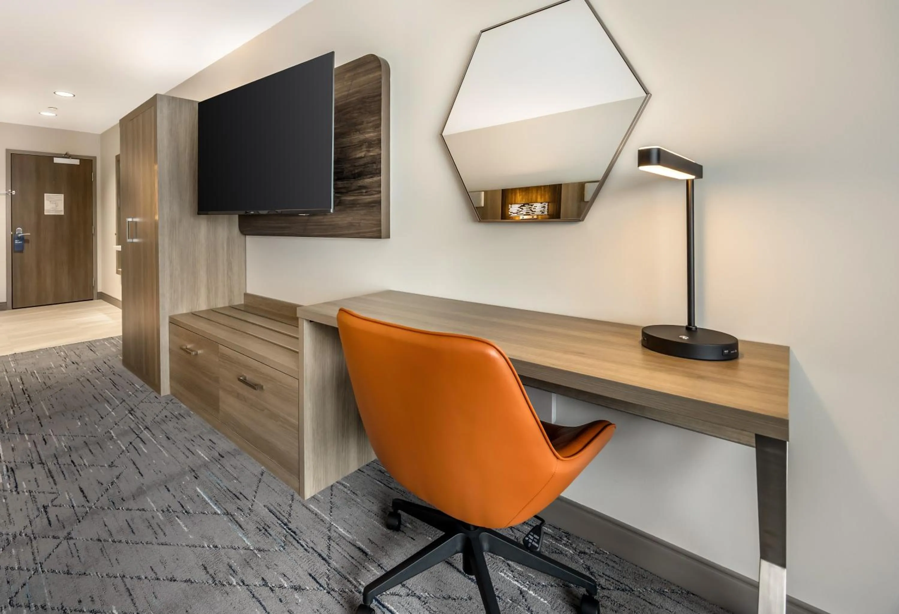 Holiday Inn Express & Suites Nashville West End - Univ Area by IHG