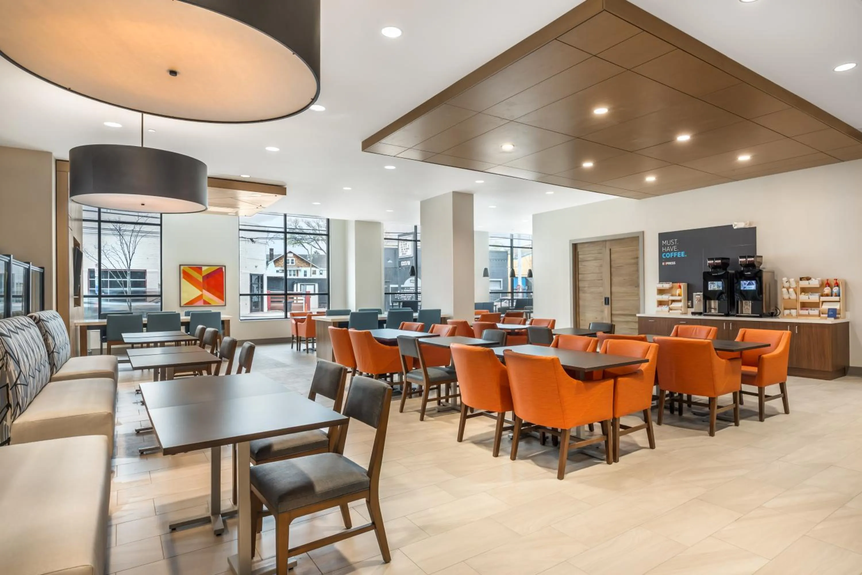 Breakfast in Holiday Inn Express & Suites Nashville West End - Univ Area by IHG