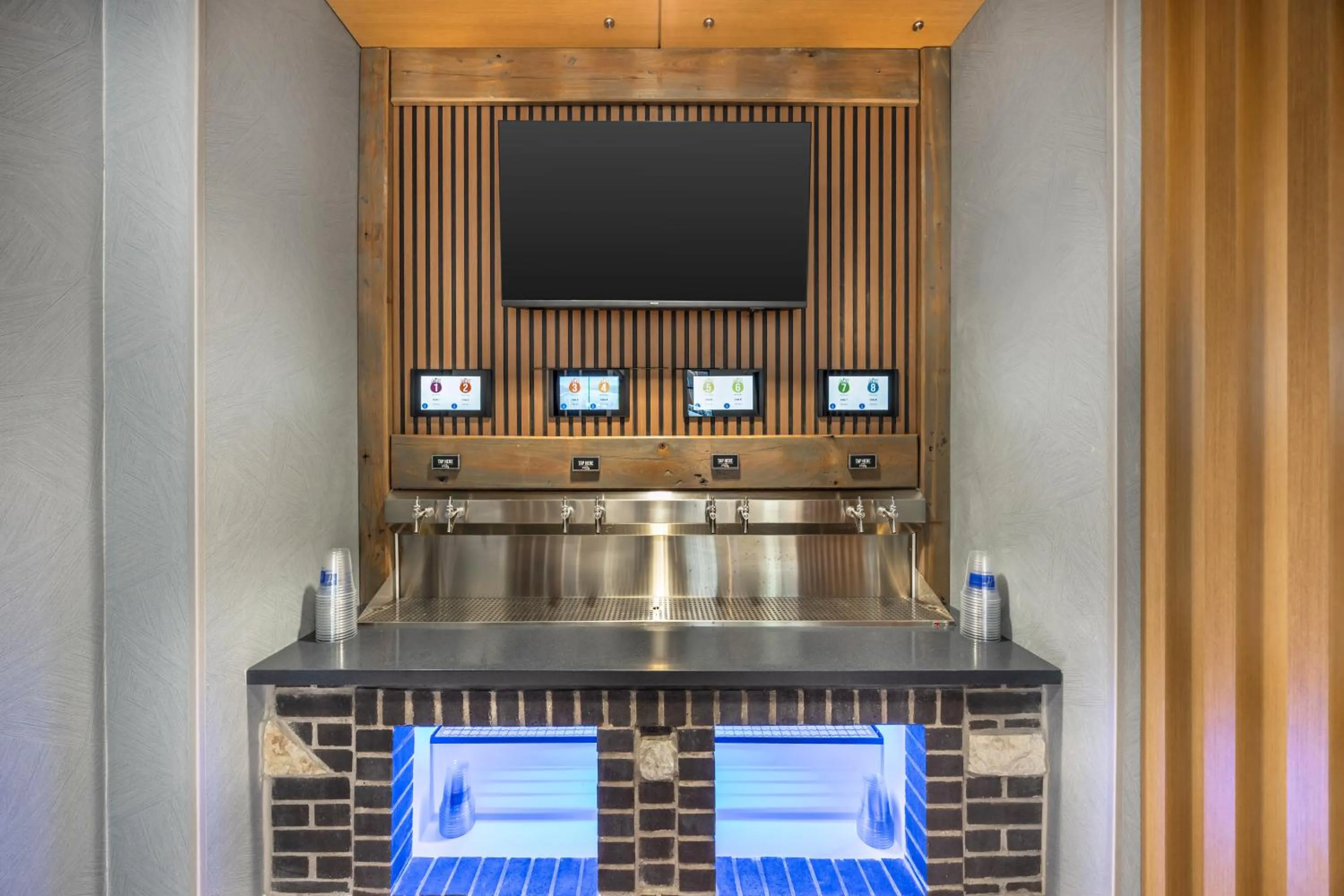 Lounge or bar in Holiday Inn Express & Suites Nashville West End - Univ Area by IHG