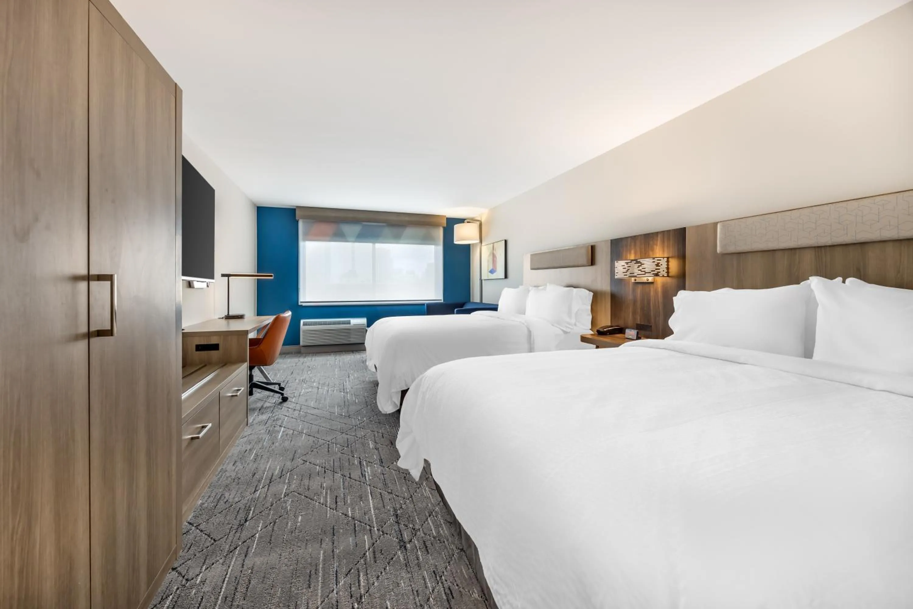 Bed in Holiday Inn Express & Suites Nashville West End - Univ Area by IHG