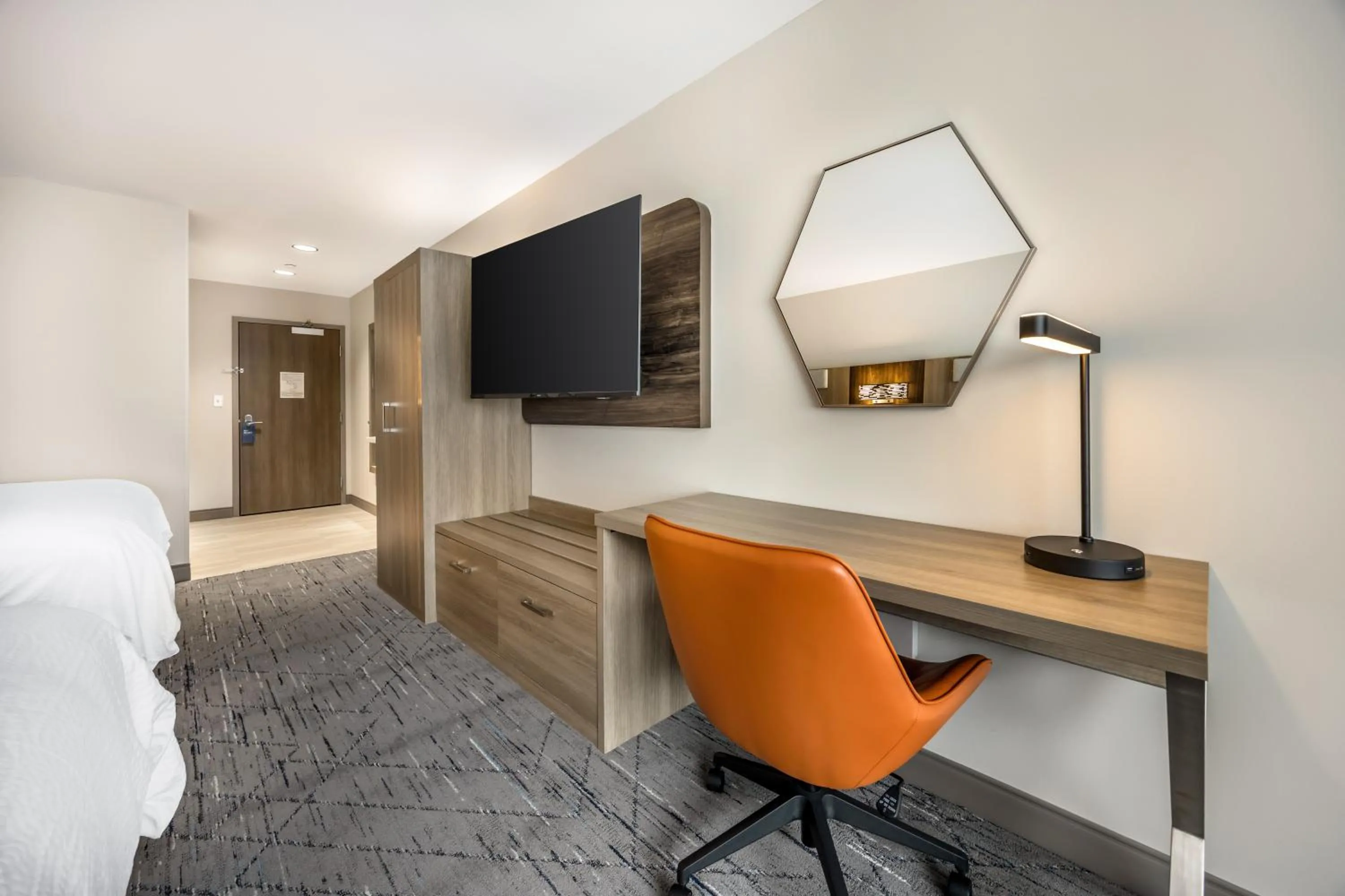 Holiday Inn Express & Suites Nashville West End - Univ Area by IHG