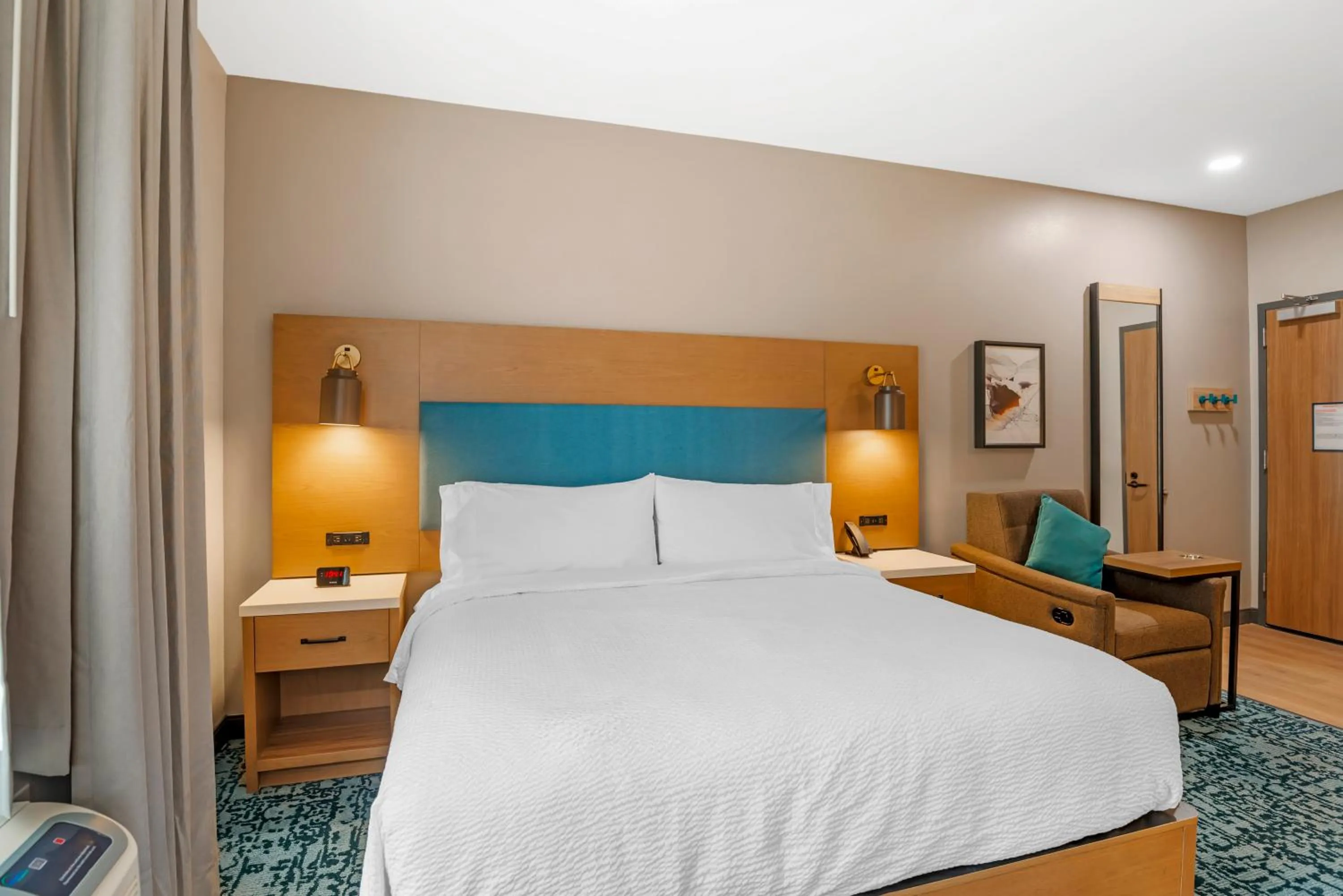 Bed in Candlewood Suites Chester - Richmond by IHG