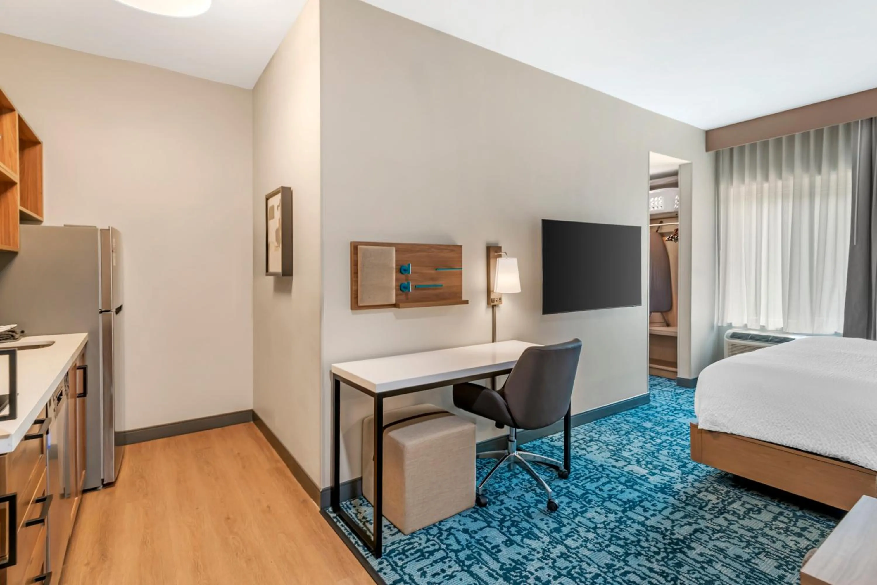 Bed in Candlewood Suites Chester - Richmond by IHG