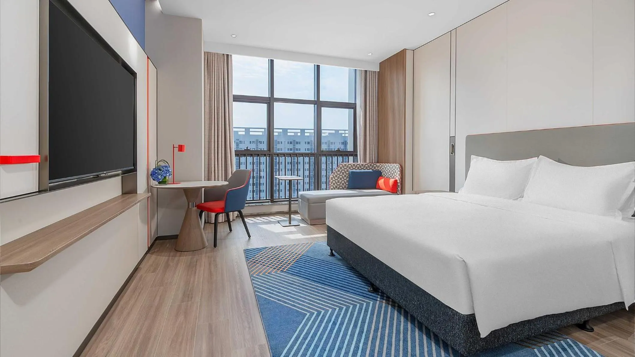 Photo of the whole room, Bed in Holiday Inn Express Foshan Shunde Lecong by IHG