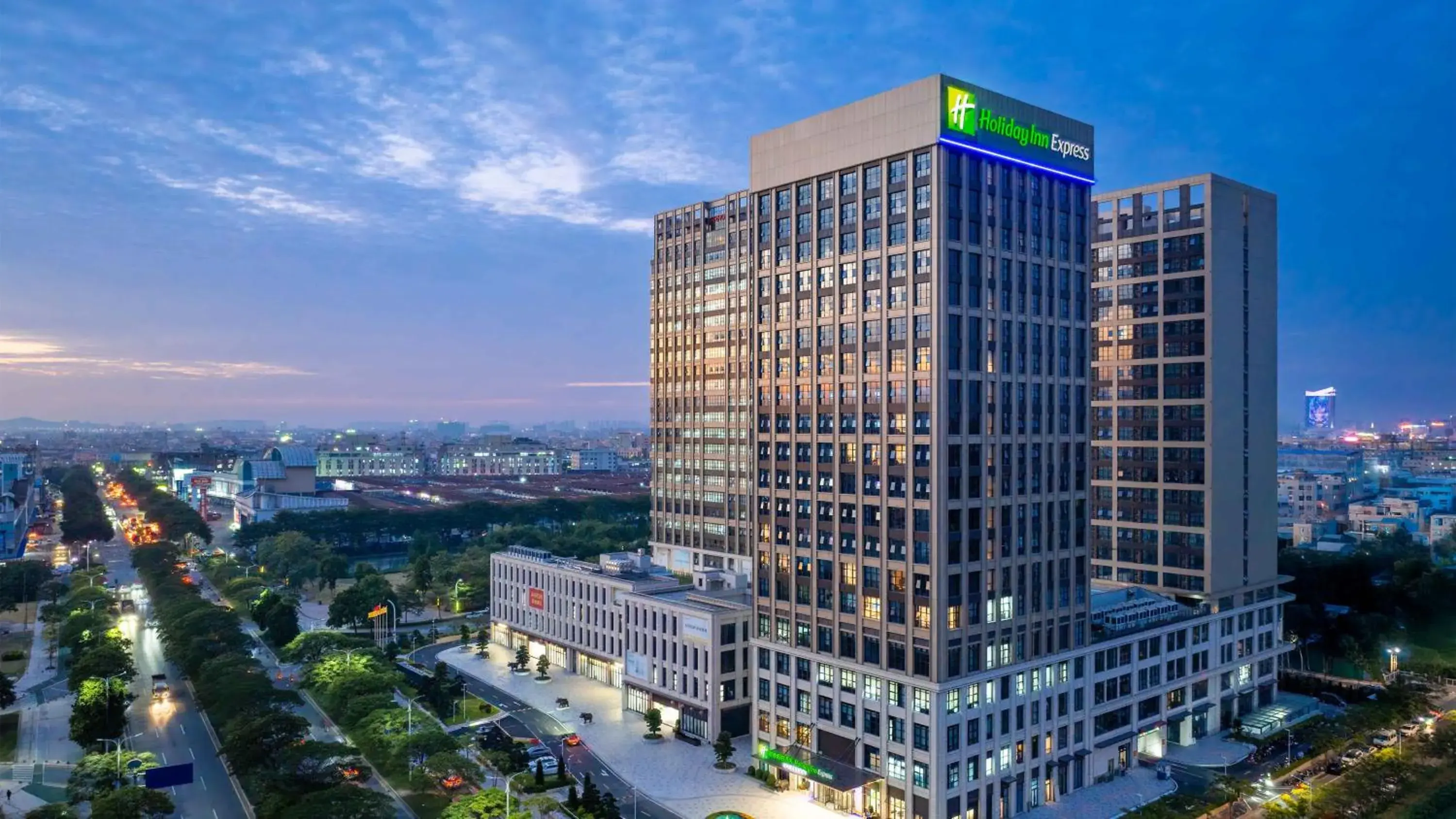 Property building in Holiday Inn Express Foshan Shunde Lecong by IHG Property building in Holiday Inn Express Foshan Shunde Lecong by IHG