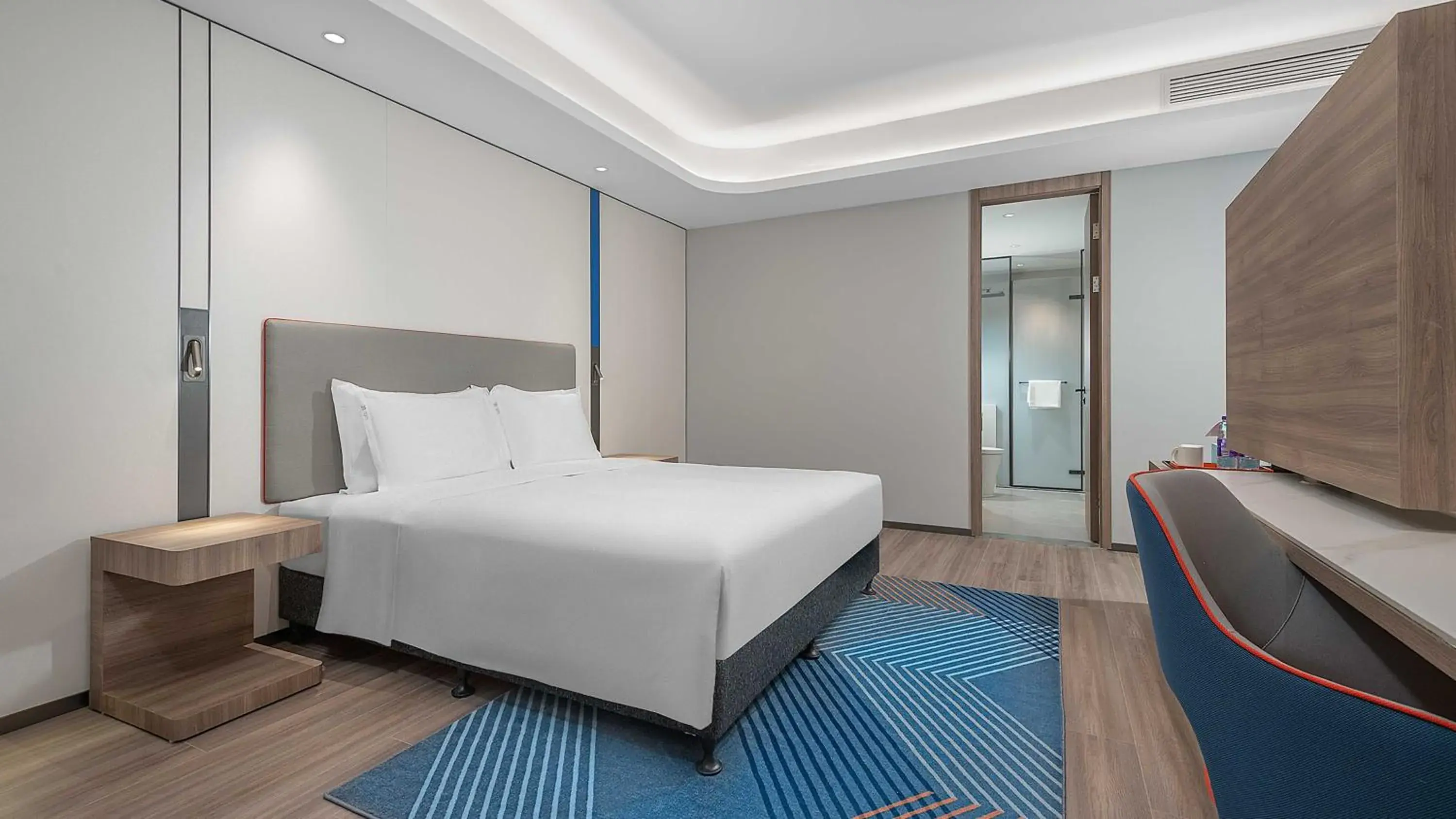 Bed in Holiday Inn Express Foshan Shunde Lecong by IHG Bed in Holiday Inn Express Foshan Shunde Lecong by IHG
