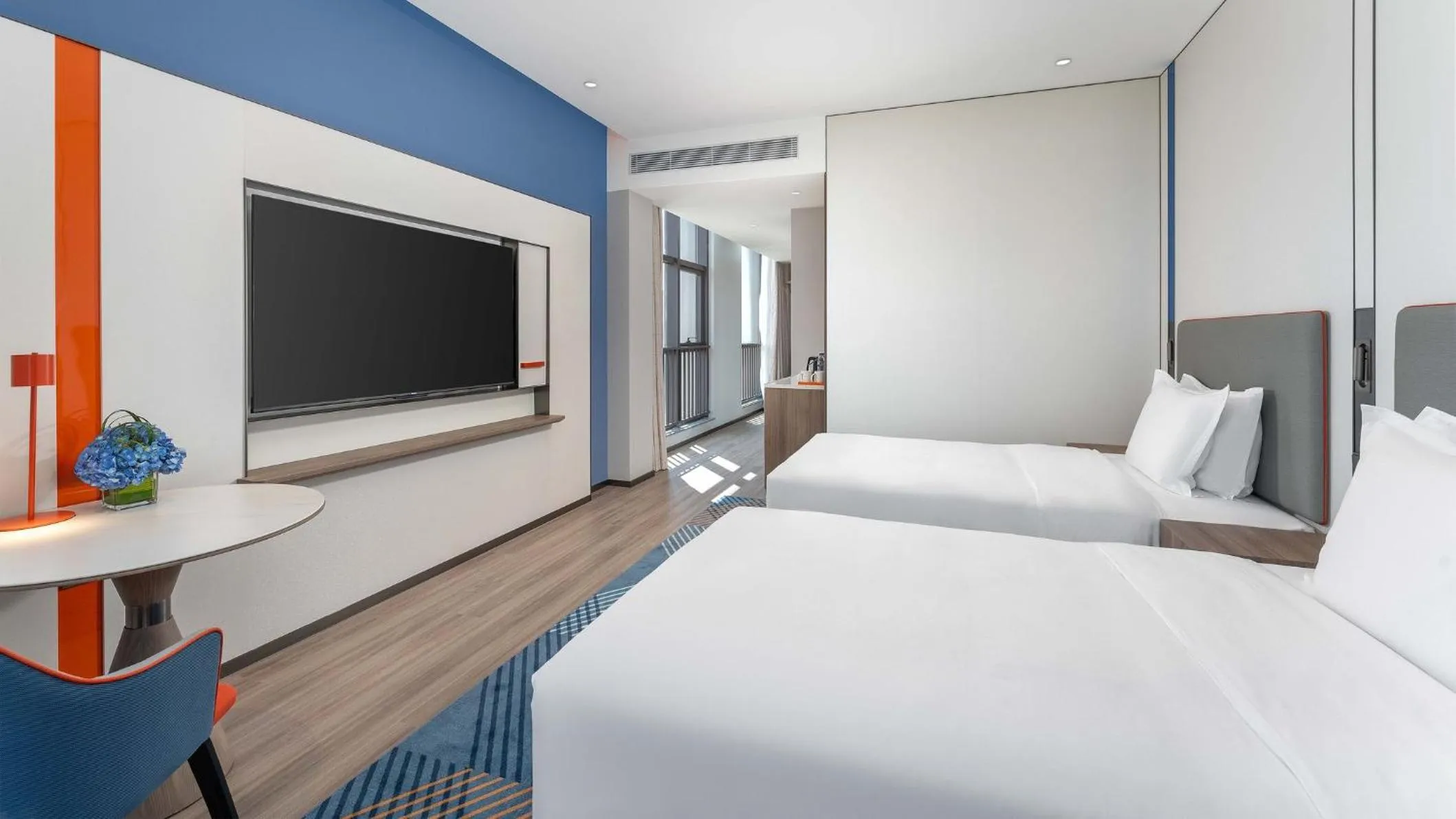 Photo of the whole room, Bed in Holiday Inn Express Foshan Shunde Lecong by IHG