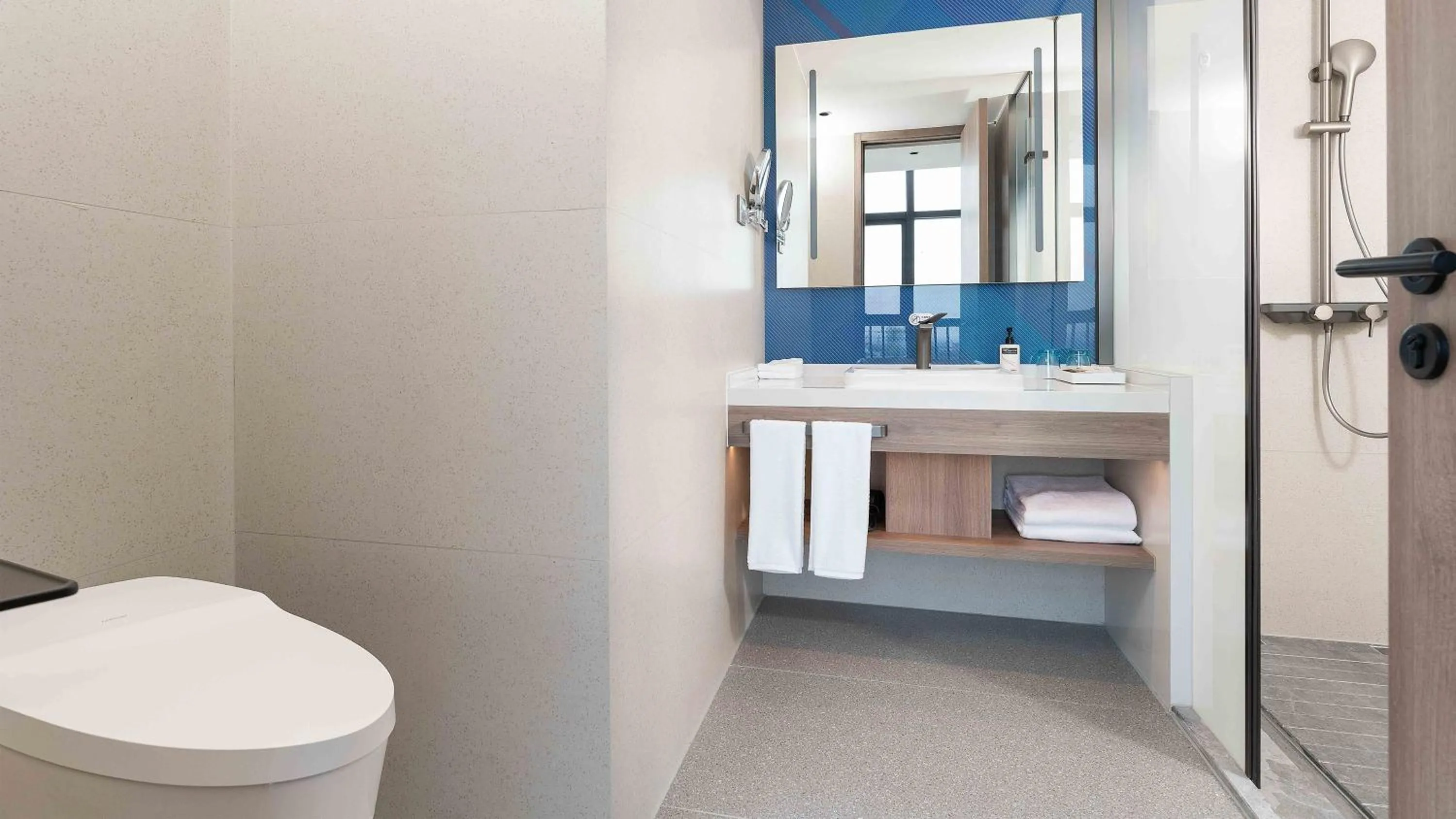 Toilet in Holiday Inn Express Foshan Shunde Lecong by IHG