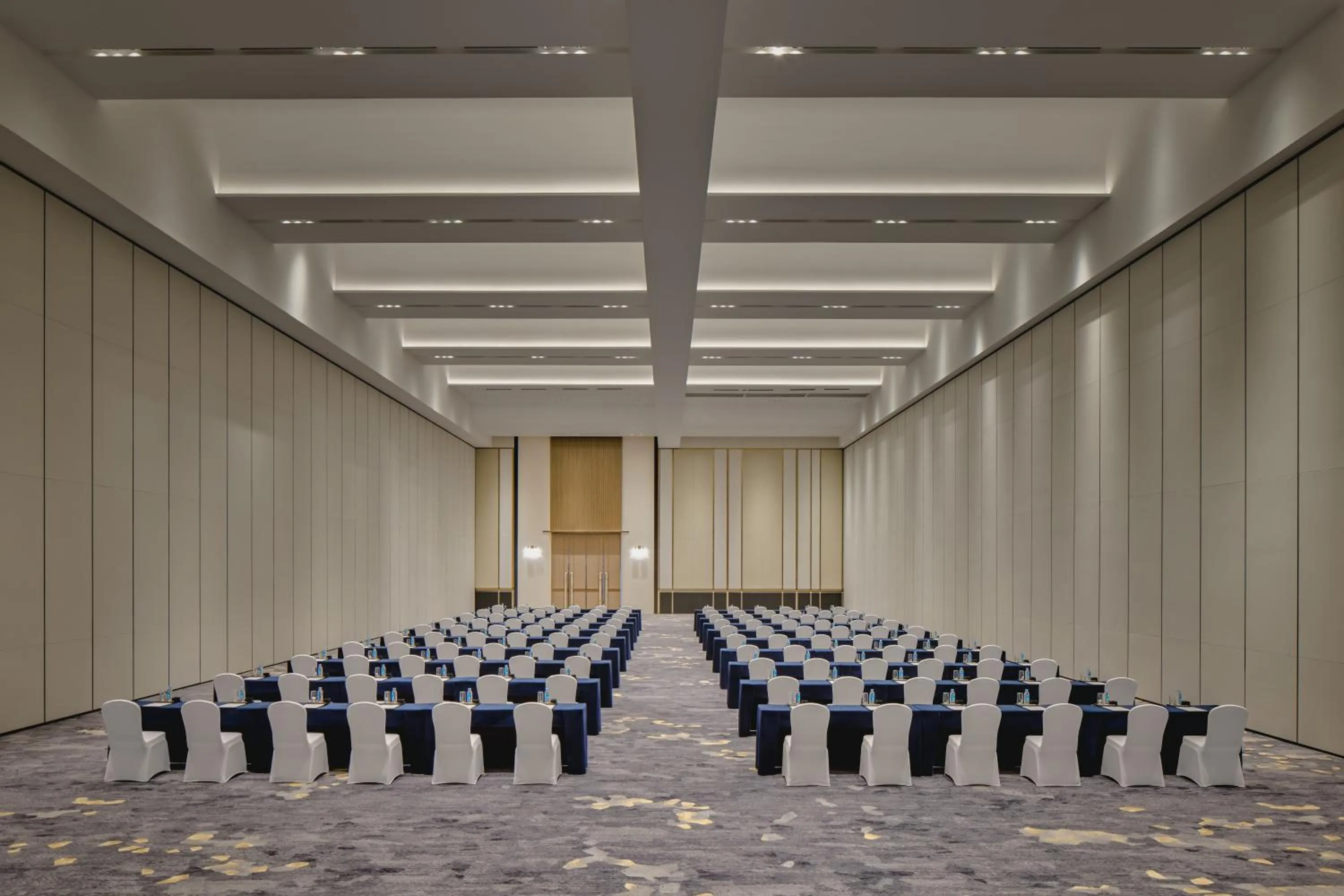 Meeting/conference room in Crowne Plaza Kunshan East by IHG