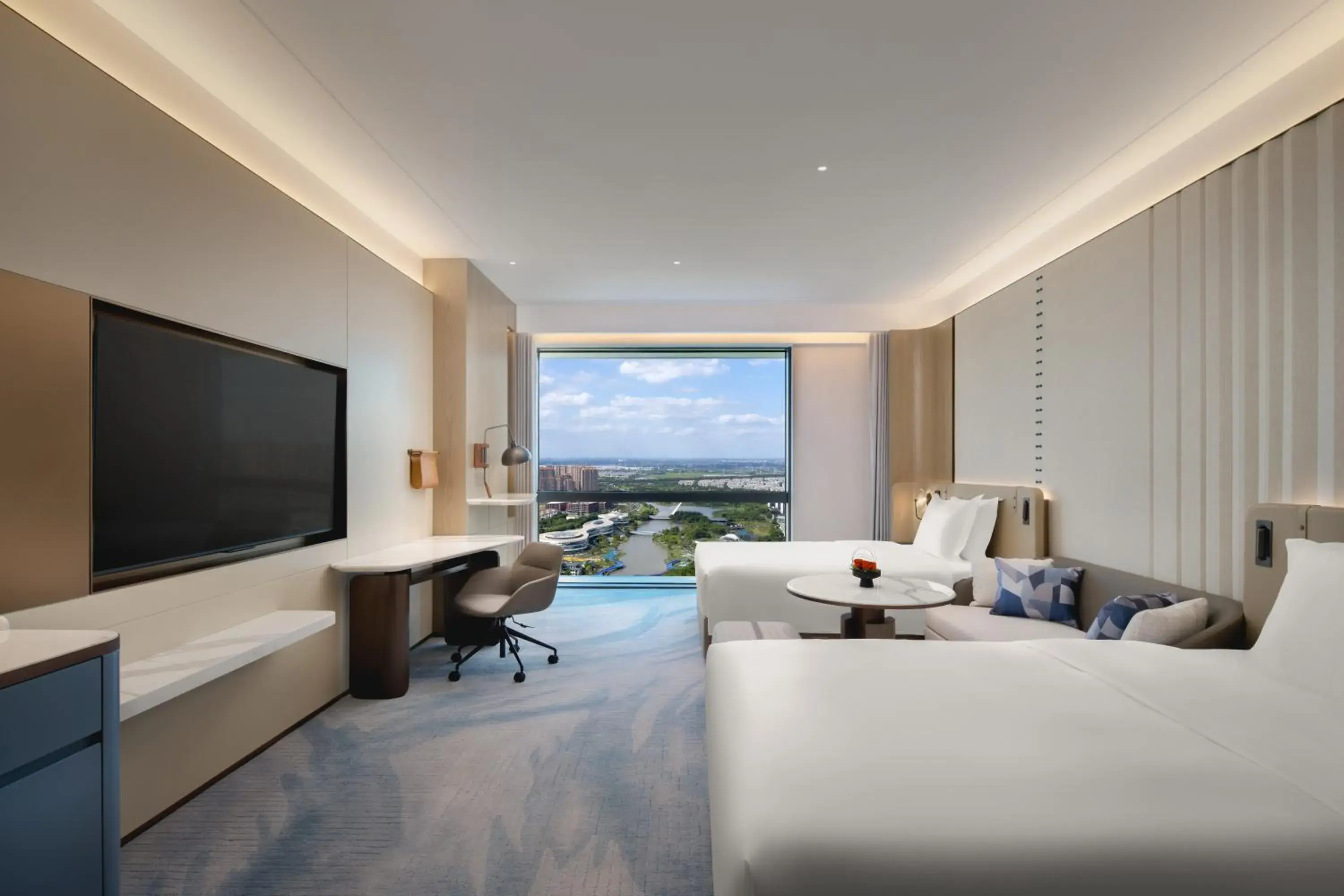 Photo of the whole room, Bed in Crowne Plaza Kunshan East by IHG Photo of the whole room, Bed in Crowne Plaza Kunshan East by IHG