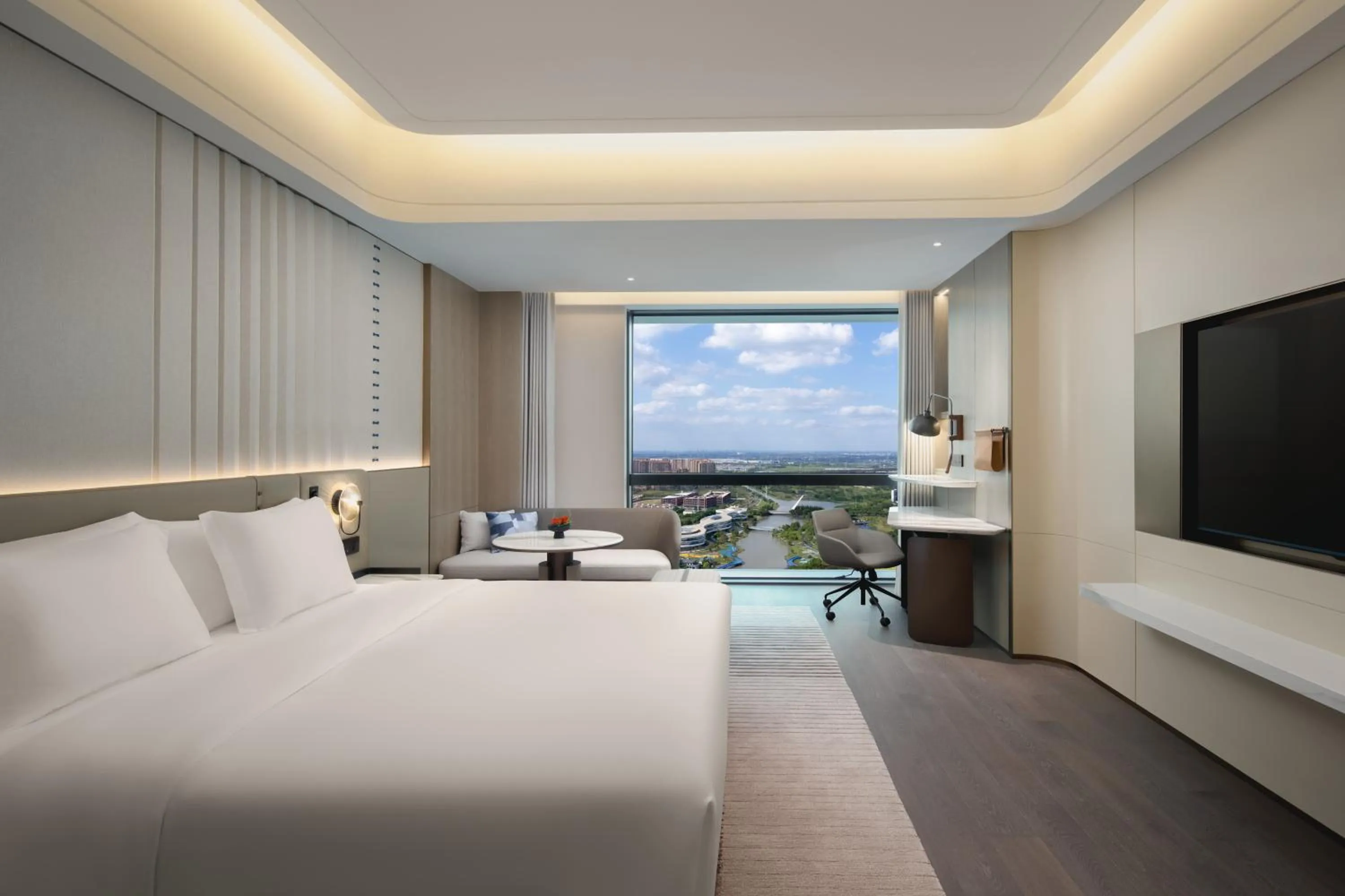 Photo of the whole room, Bed in Crowne Plaza Kunshan East by IHG