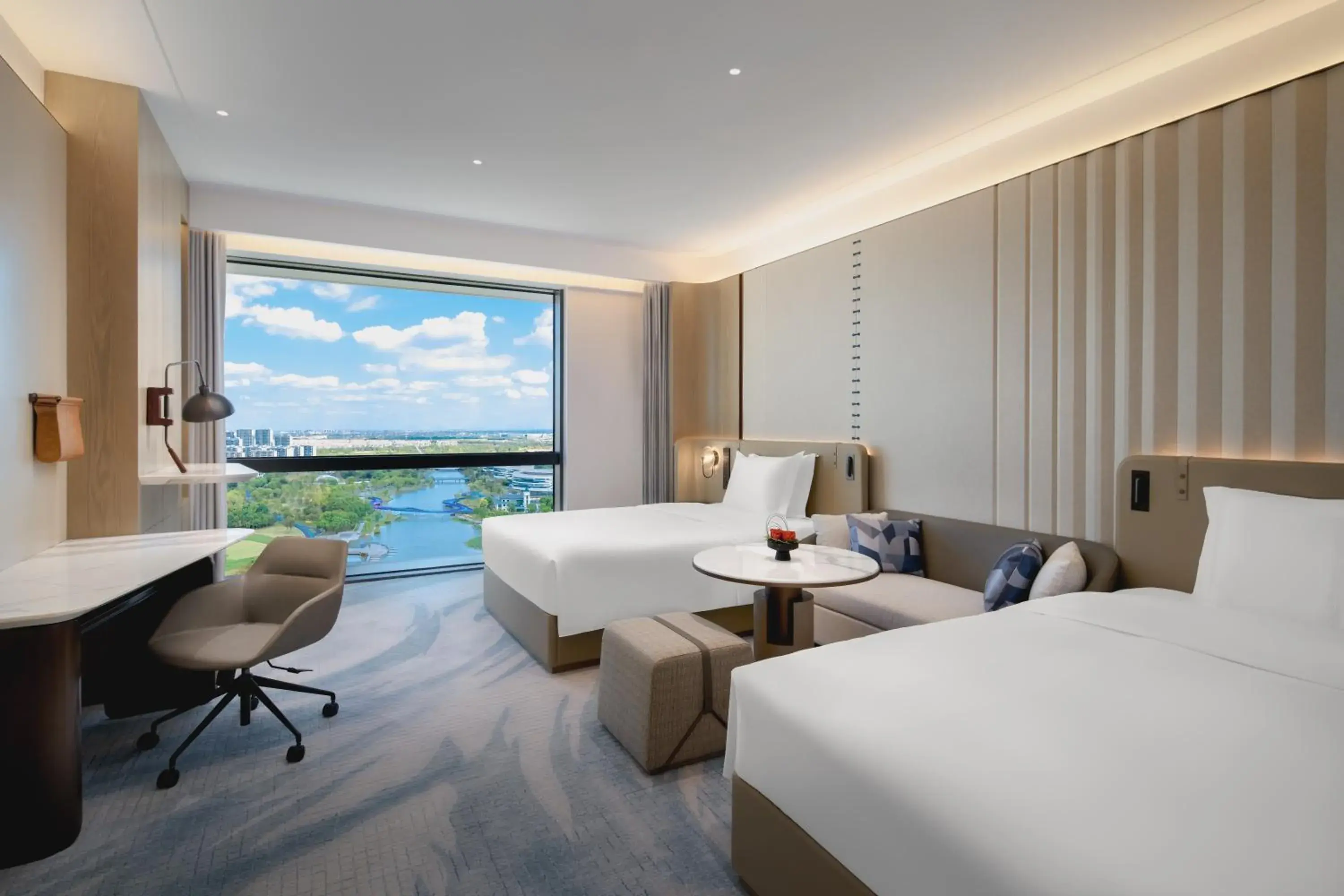 Photo of the whole room, Bed in Crowne Plaza Kunshan East by IHG Photo of the whole room, Bed in Crowne Plaza Kunshan East by IHG