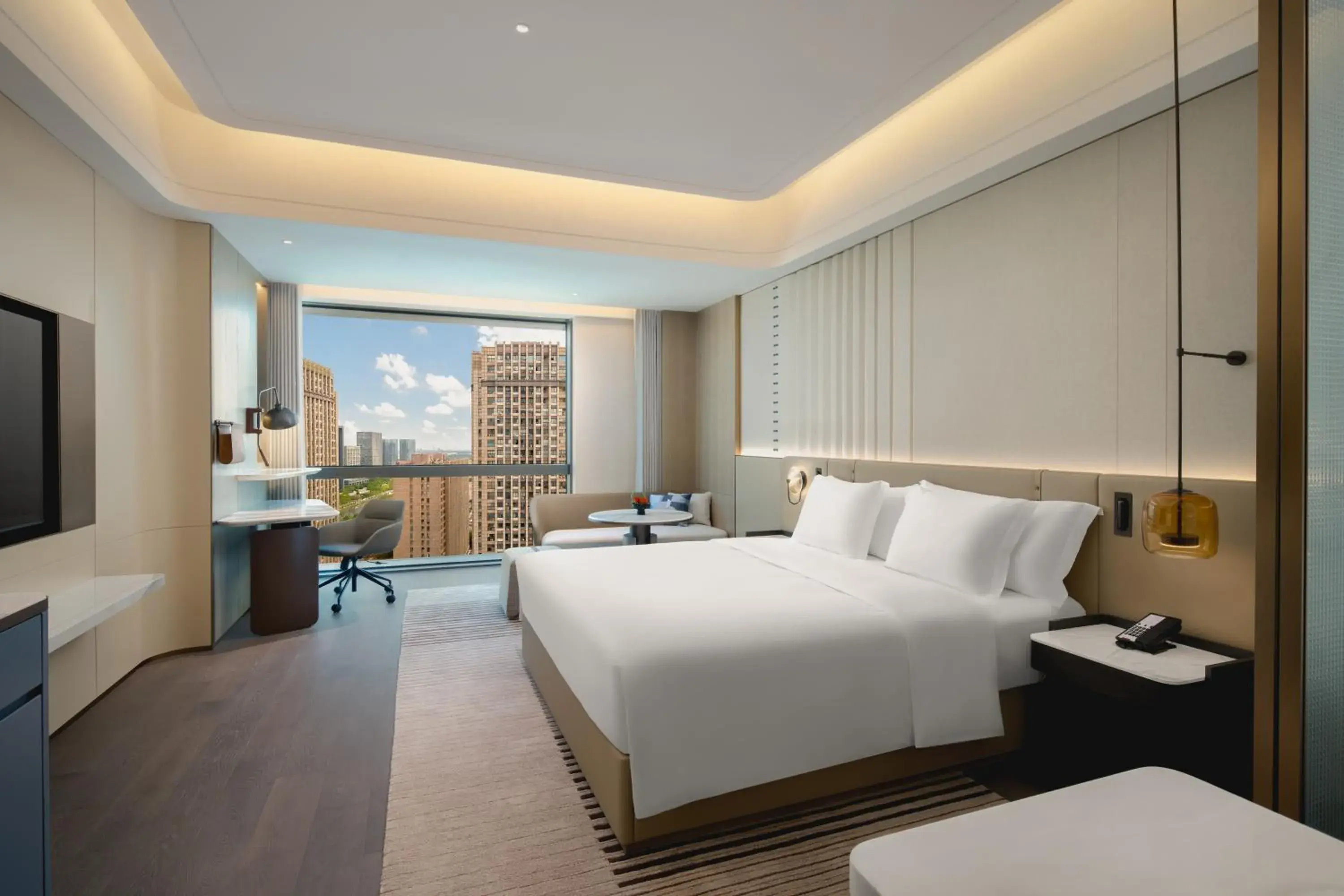 Photo of the whole room, Bed in Crowne Plaza Kunshan East by IHG Photo of the whole room, Bed in Crowne Plaza Kunshan East by IHG