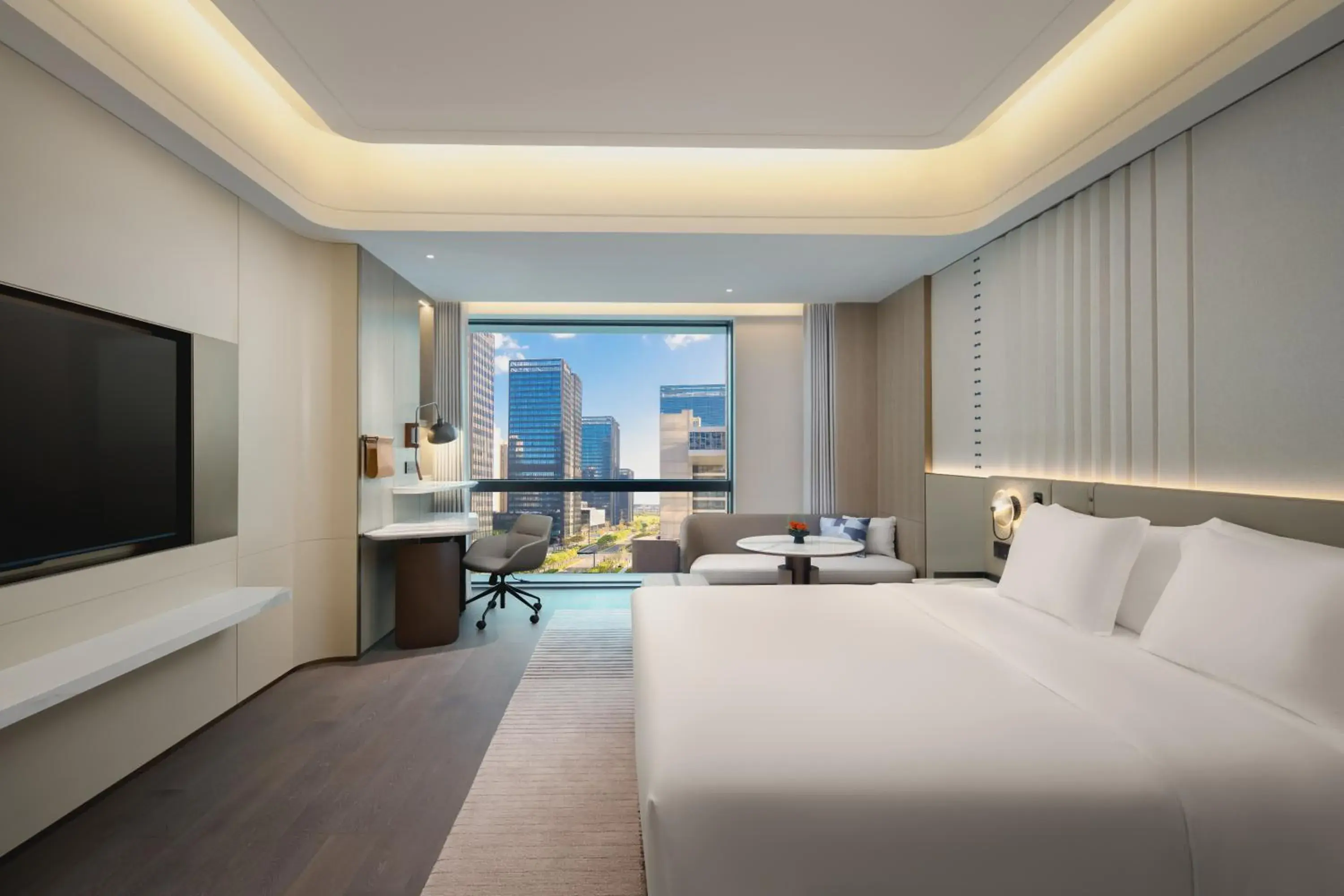 Photo of the whole room, Bed in Crowne Plaza Kunshan East by IHG Photo of the whole room, Bed in Crowne Plaza Kunshan East by IHG