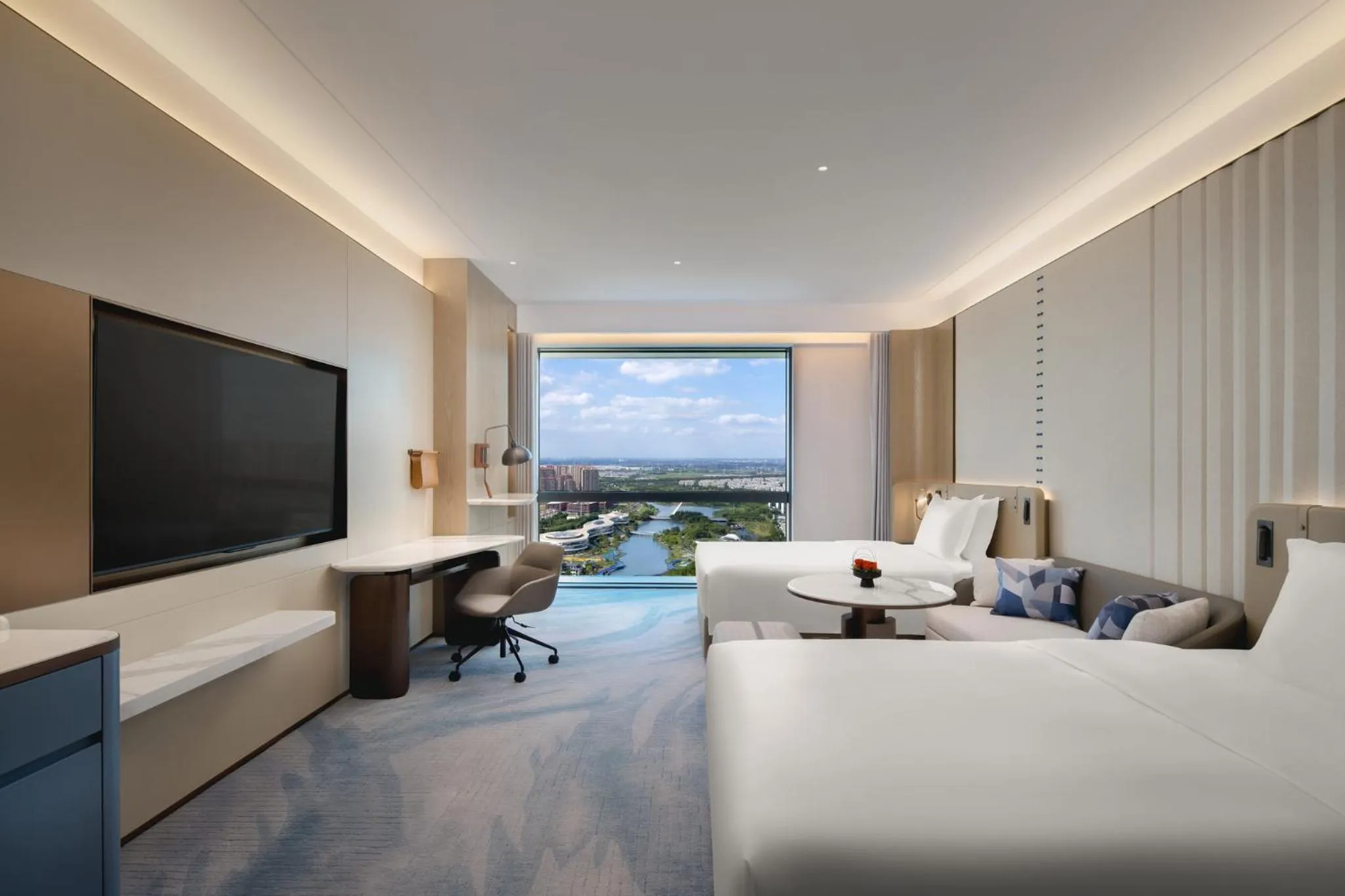 Photo of the whole room, Bed in Crowne Plaza Kunshan East by IHG