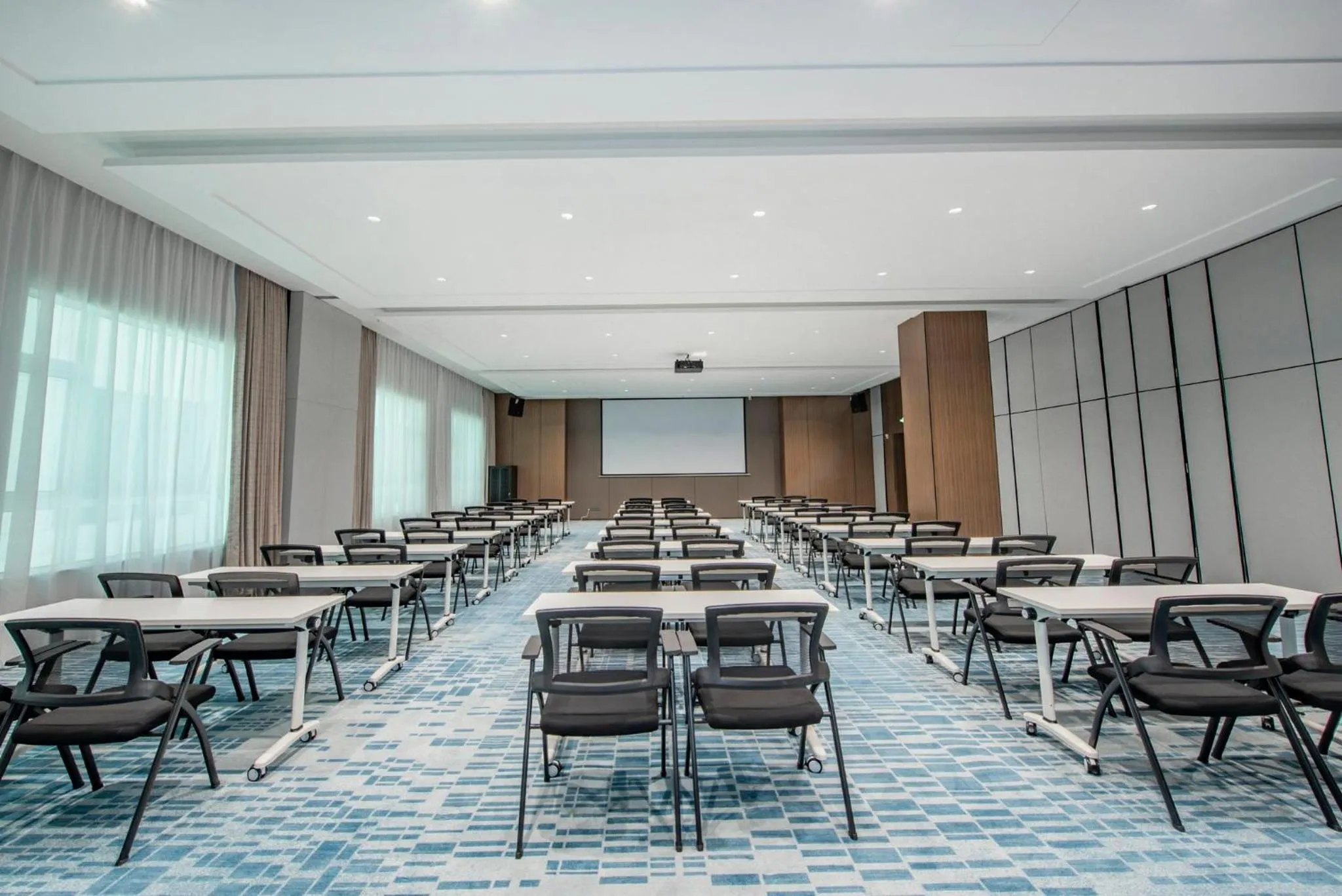 Meeting/conference room in Holiday Inn Express Yinchuan Lanxi Valley Plaza by IHG